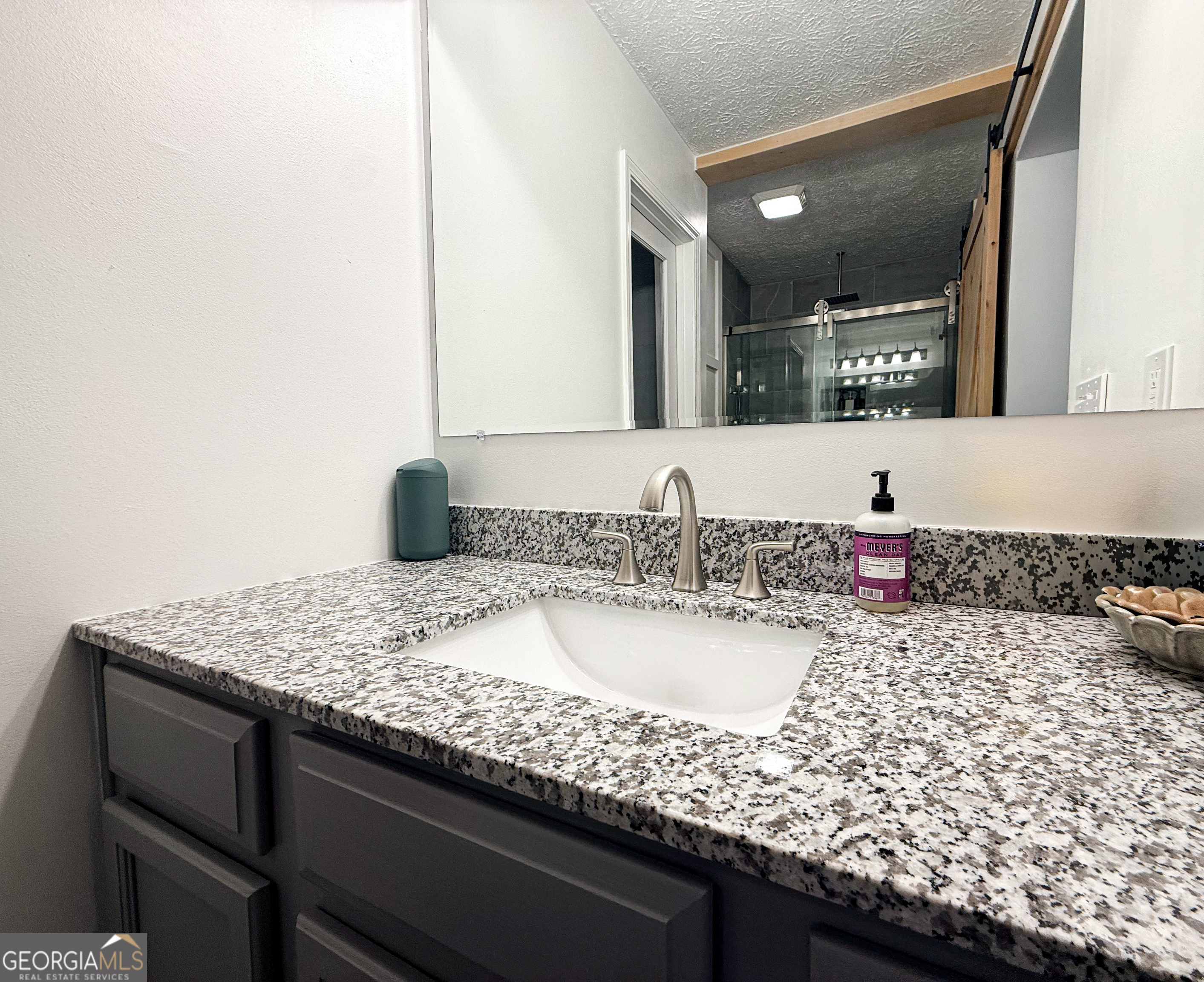 39 E Point Drive Property Photo 14