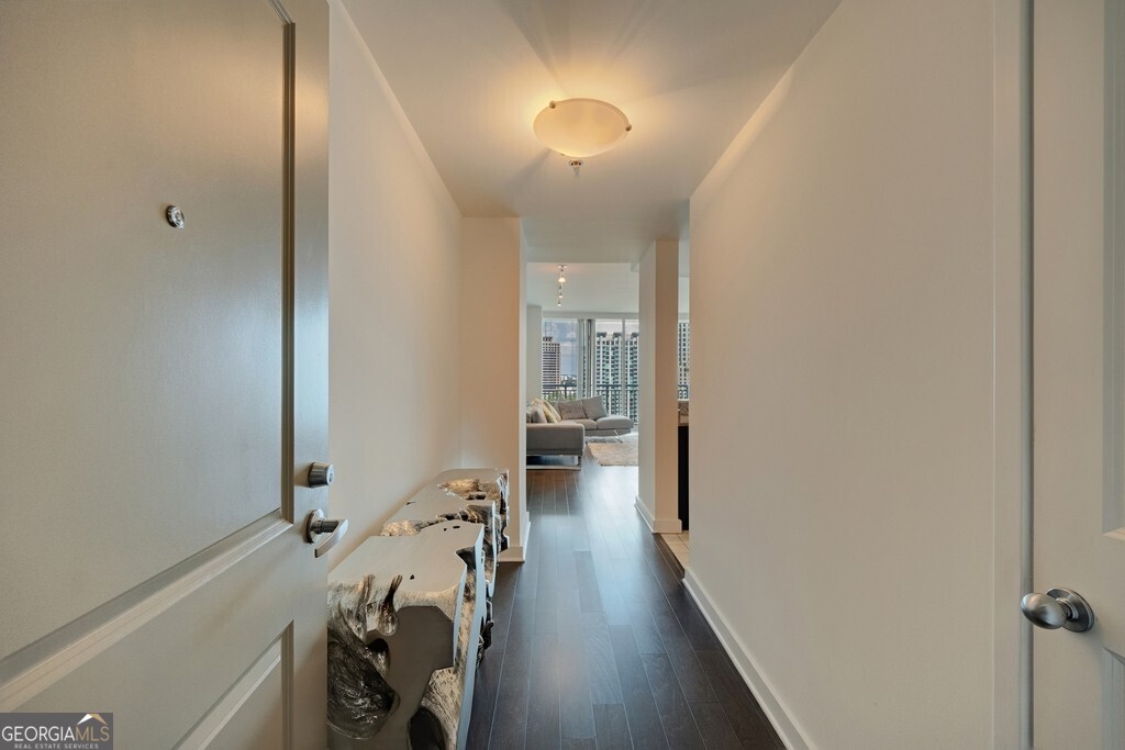 3338 Peachtree Road Ne # 1807 Property Photo 2