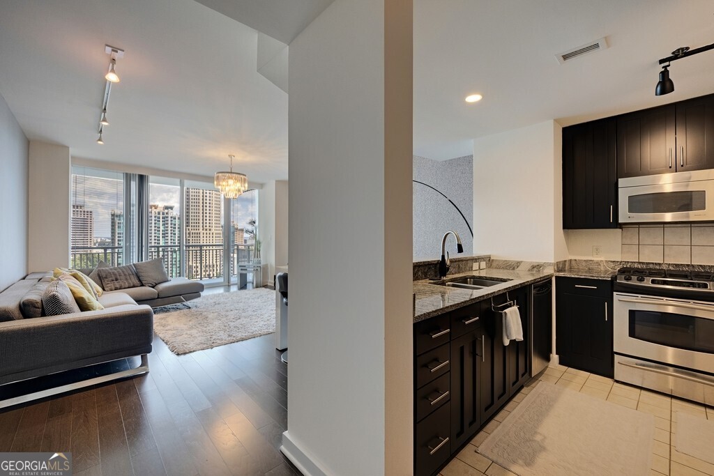 3338 Peachtree Road Ne # 1807 Property Photo 3