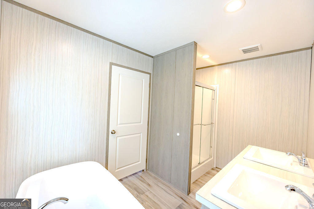 944 Collins Lane Property Photo 18