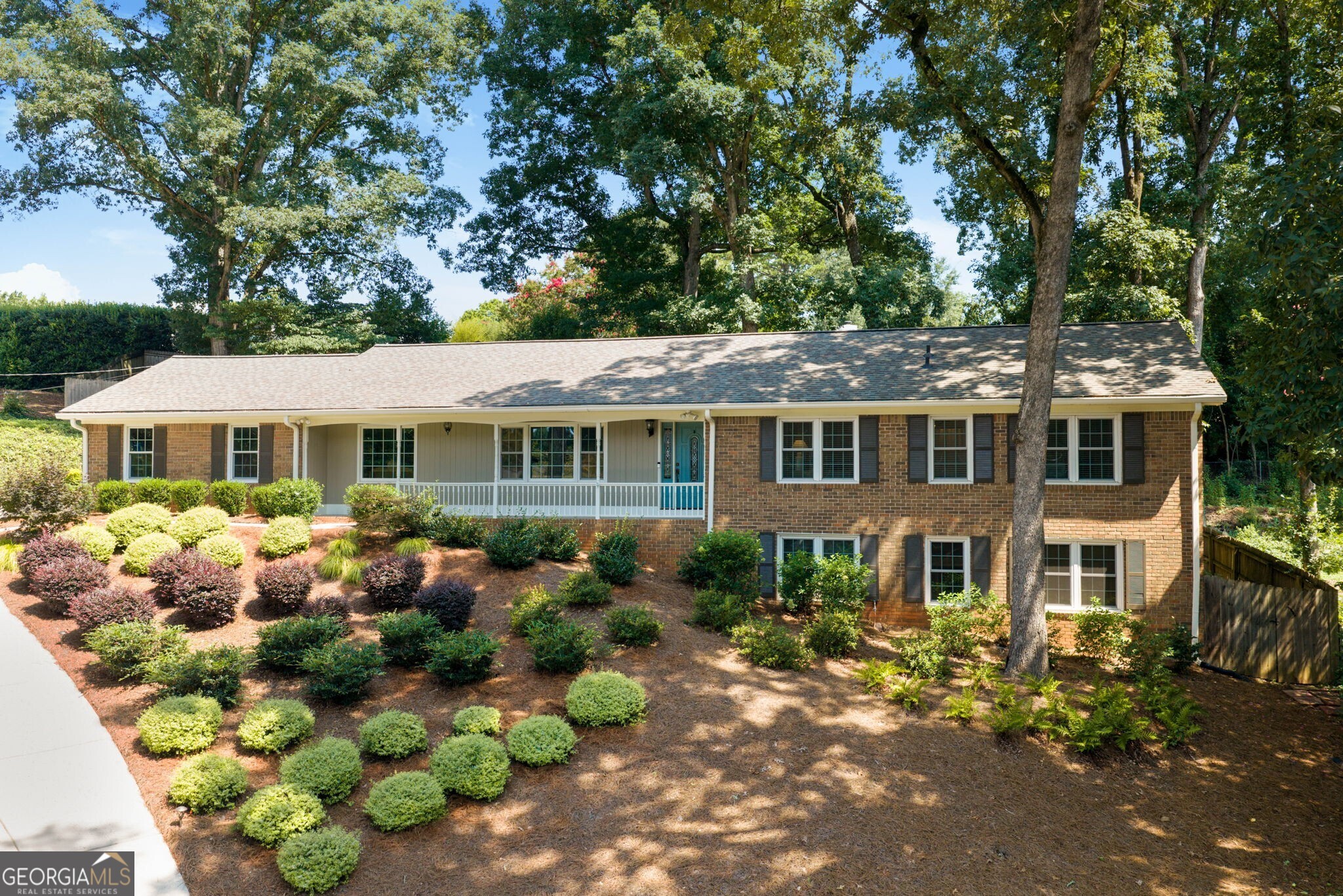 260 Abington Drive Property Photo 1