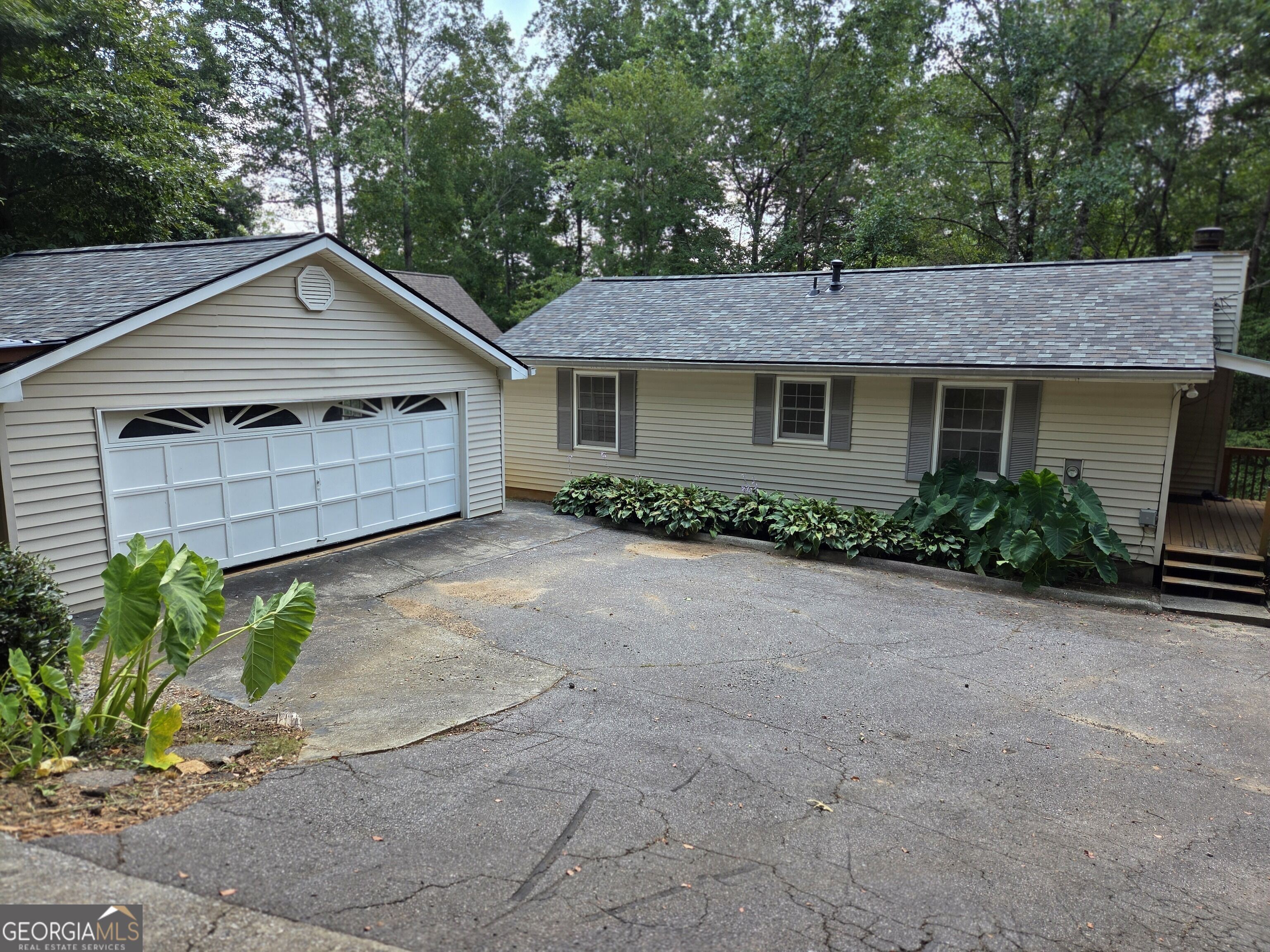 984 Overlook Drive Property Photo 1