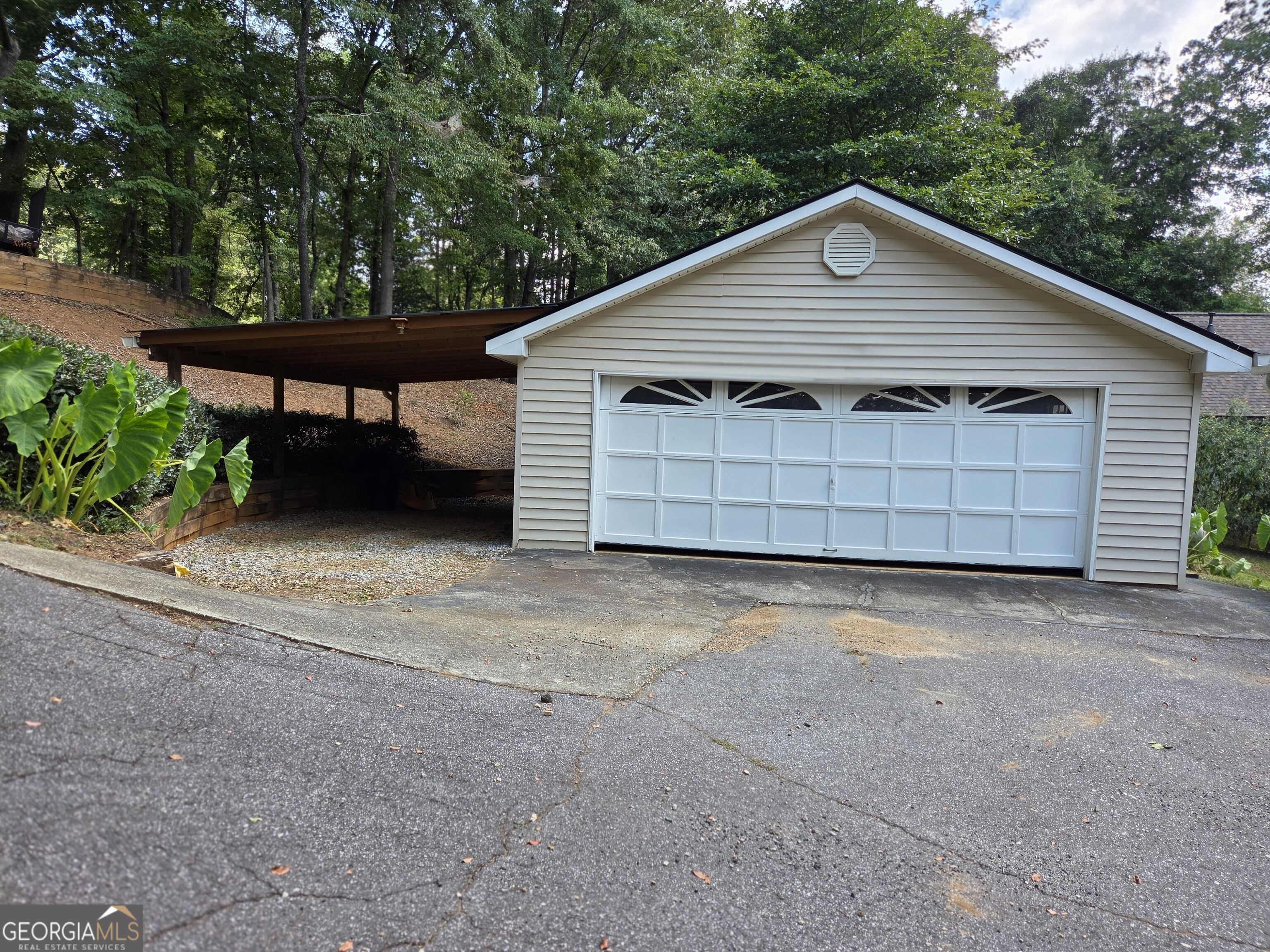 984 Overlook Drive Property Photo 4