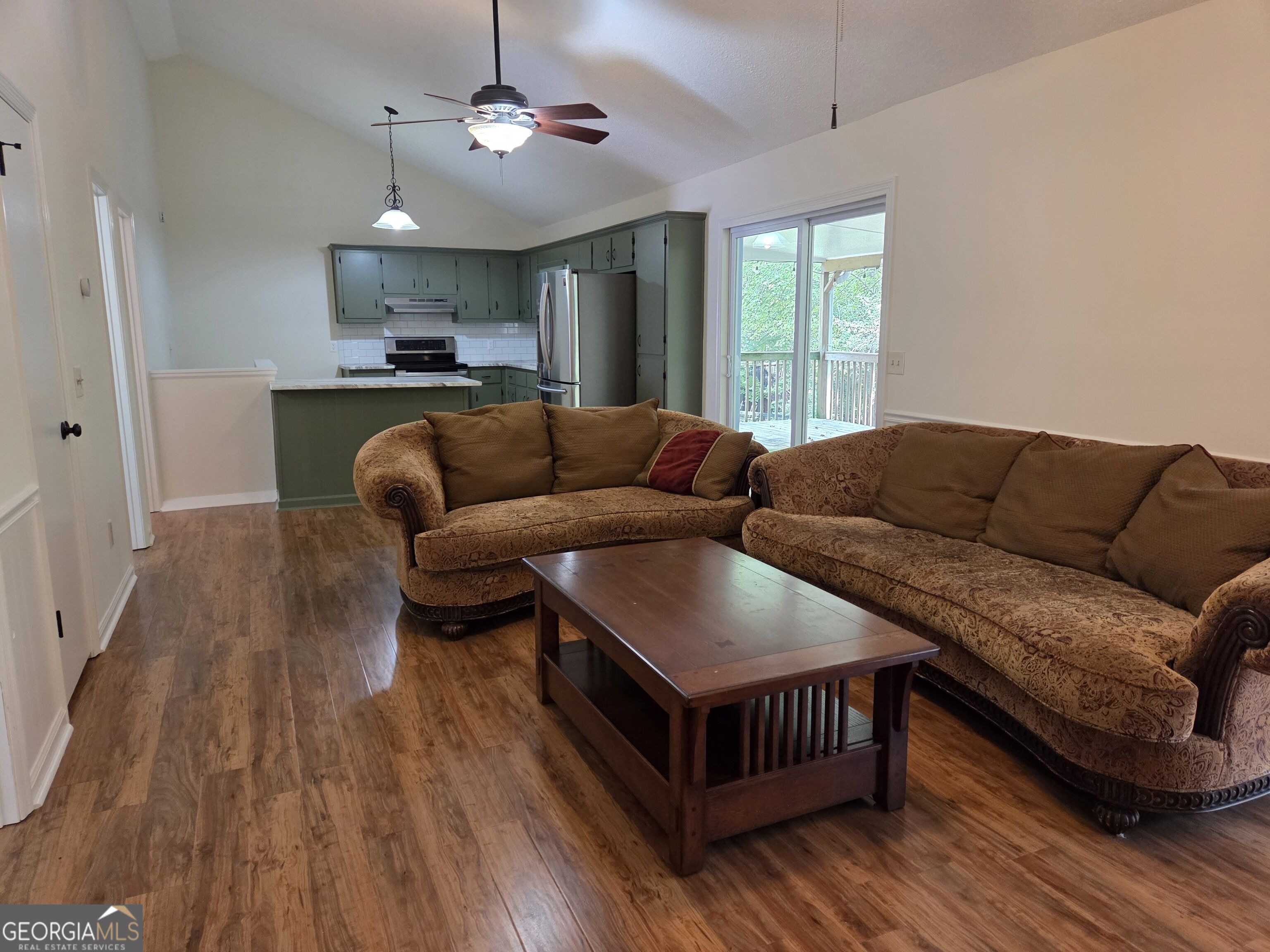 984 Overlook Drive Property Photo 5
