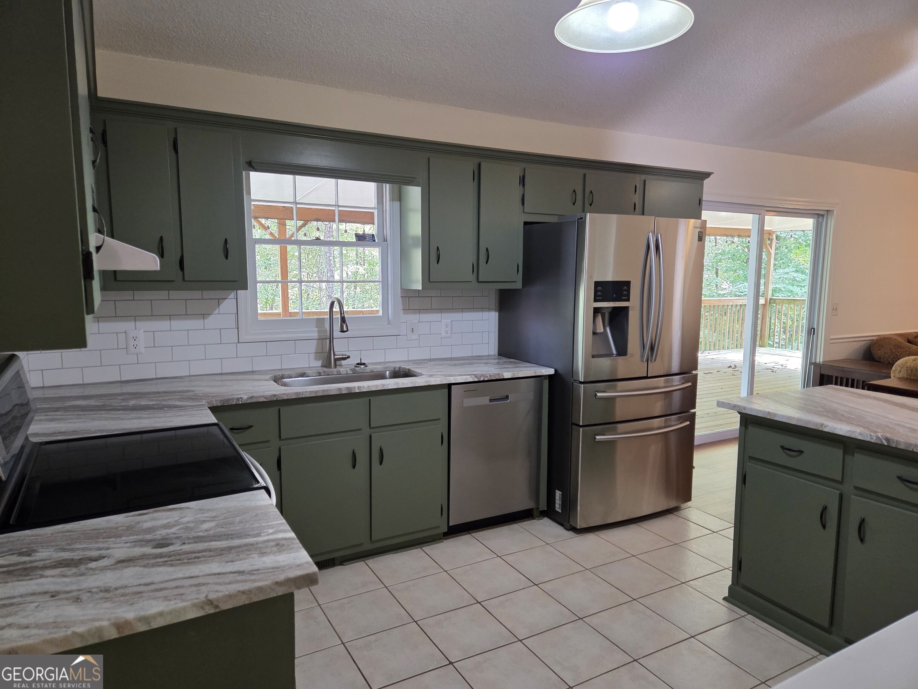 984 Overlook Drive Property Photo 8