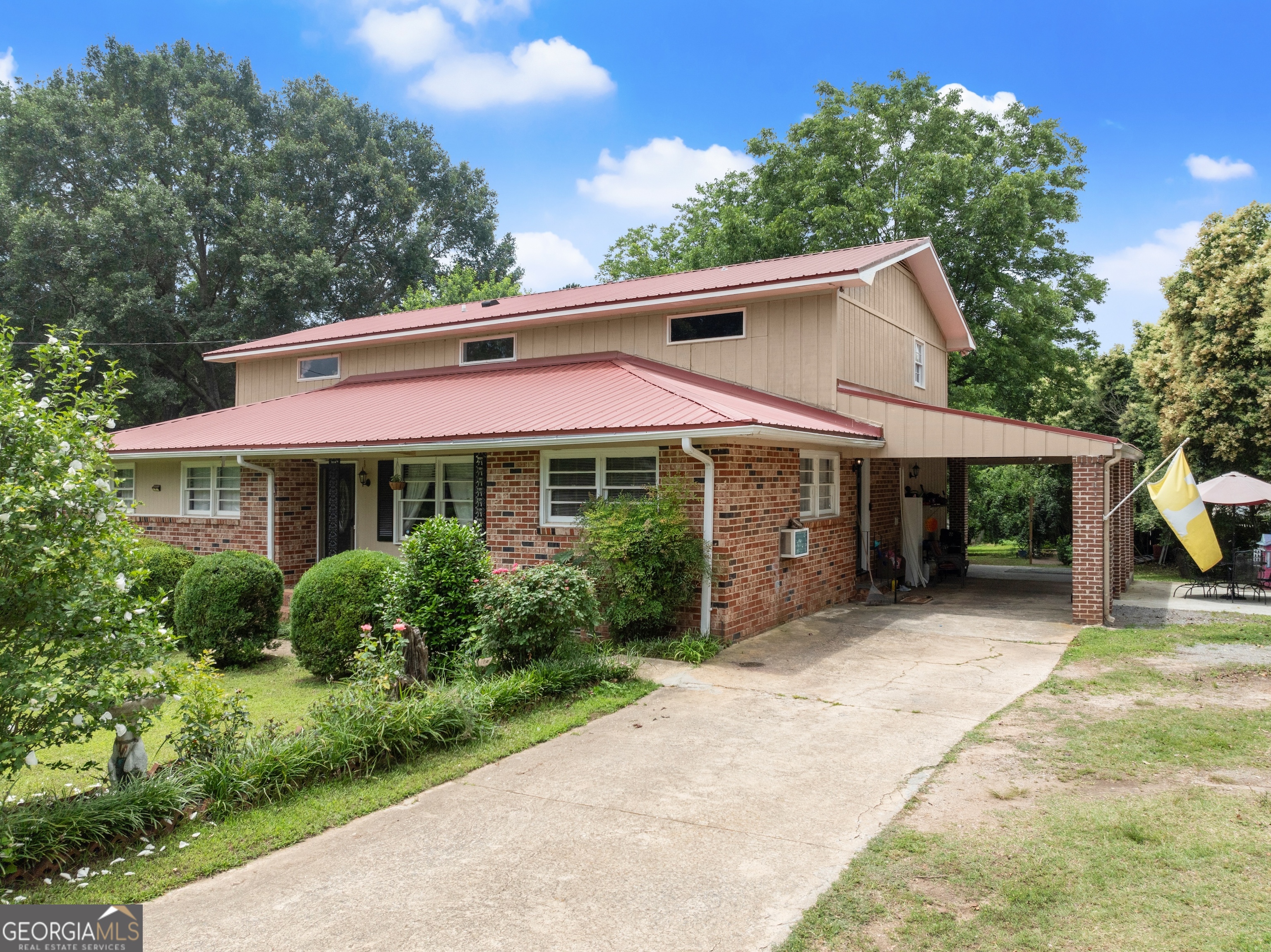 157 Glendale Heights Property Photo 1