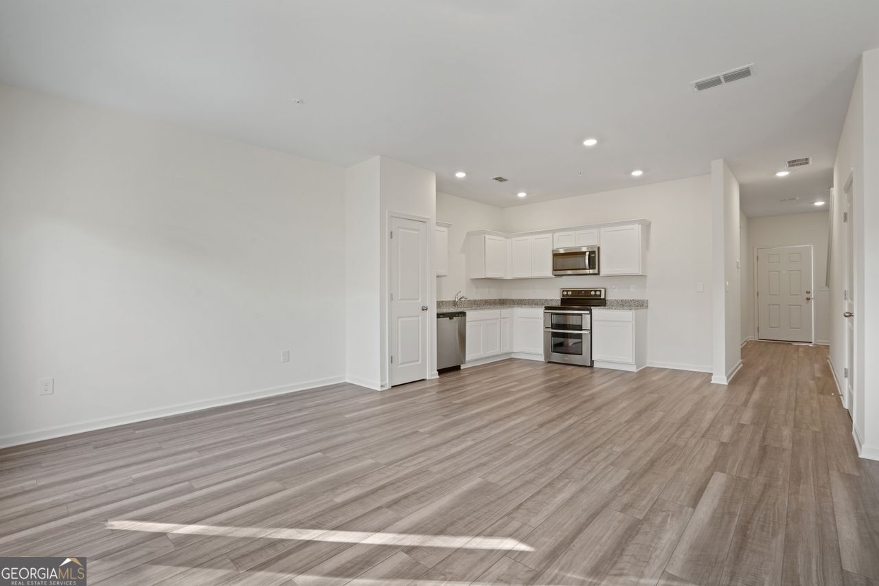 541 Magnolia Property Photo 8