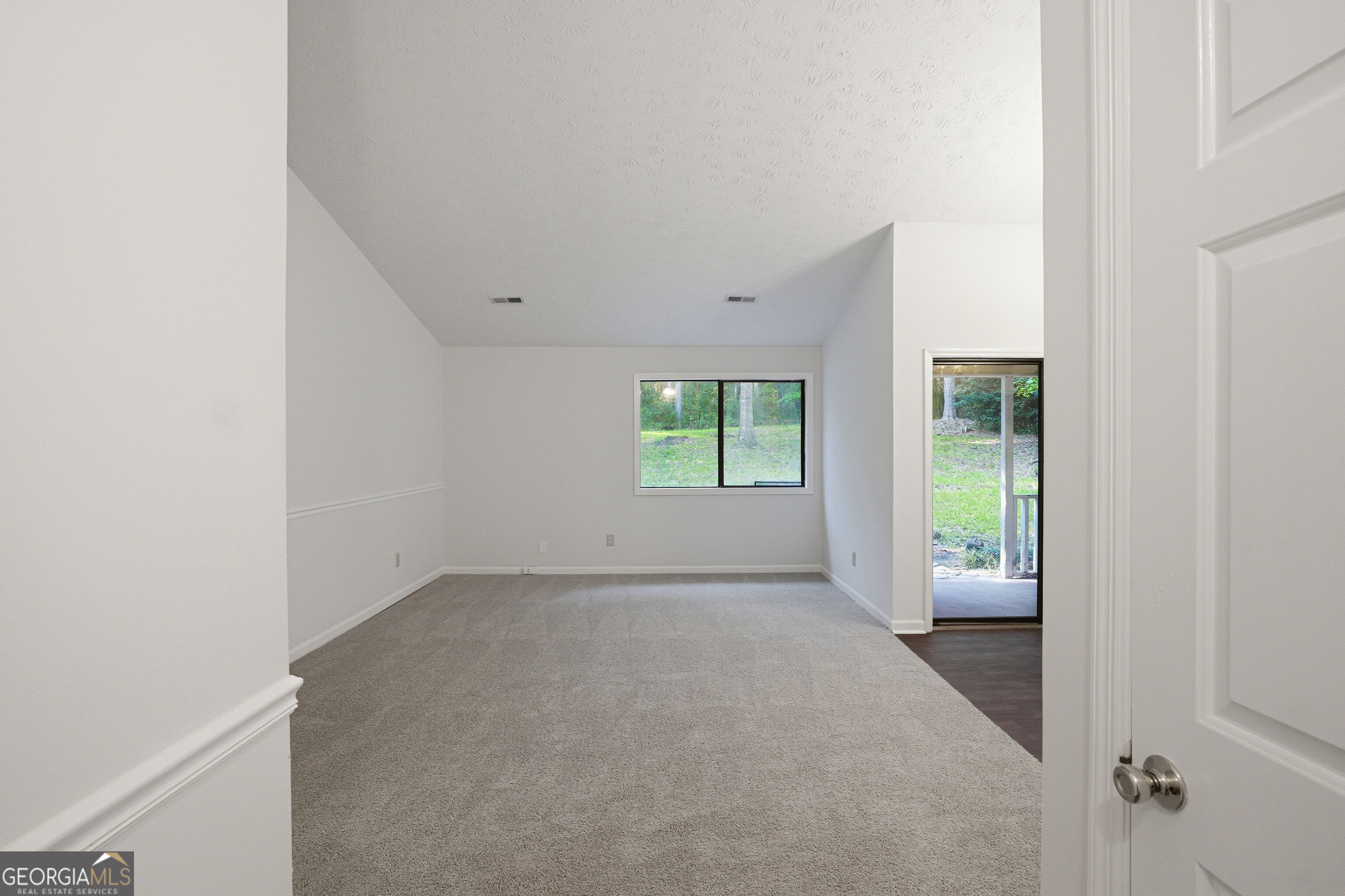 140 Forrest Brook Drive Property Photo 4