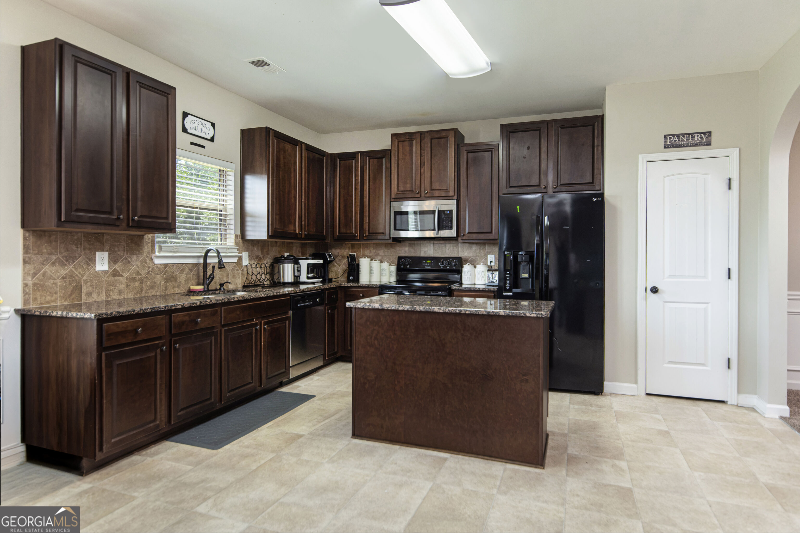 2784 Oakmont Way Property Photo 10