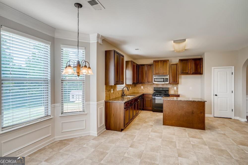 2784 Oakmont Way Property Photo 12