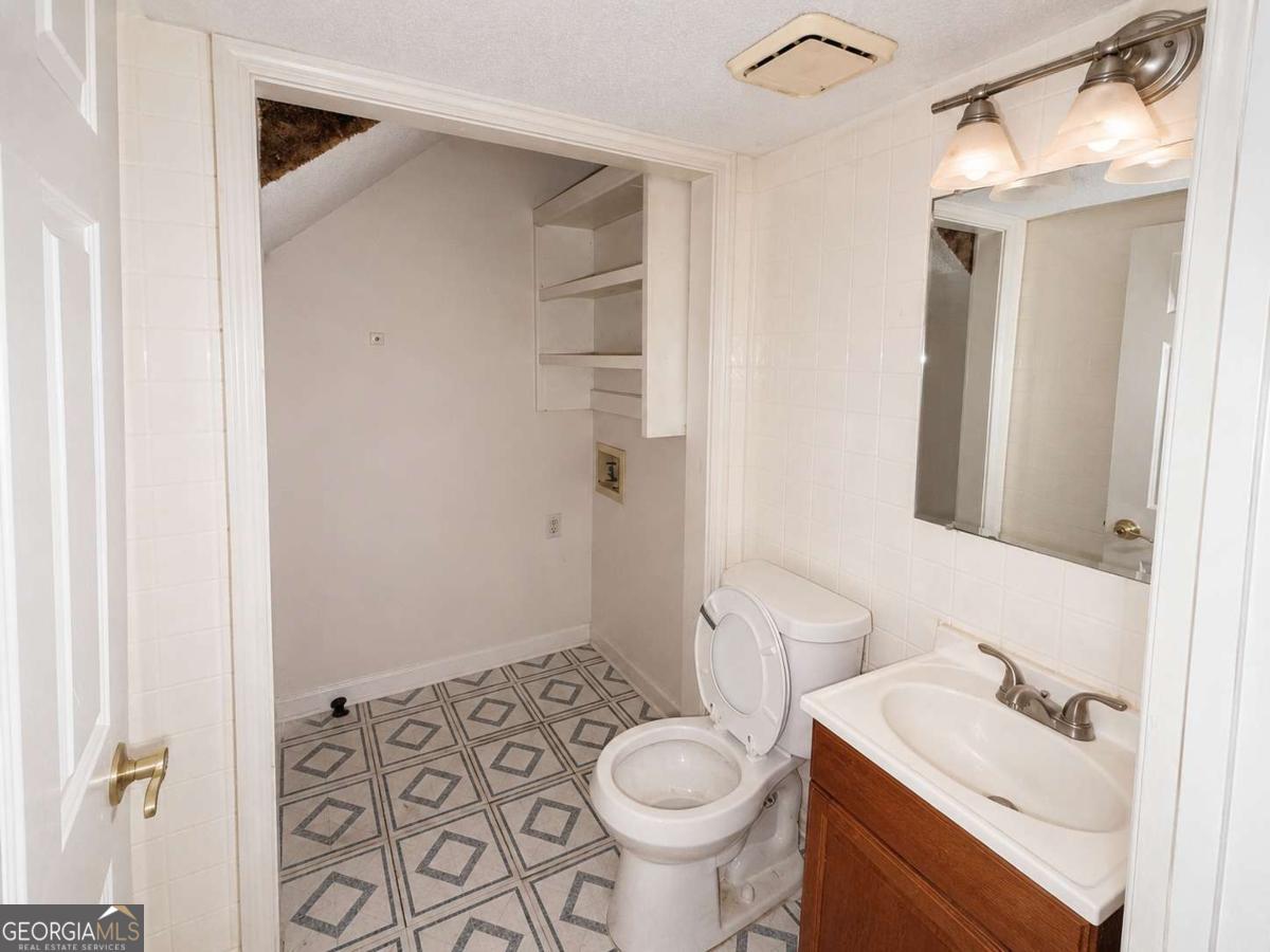 4375 Barrington Place Property Photo 5