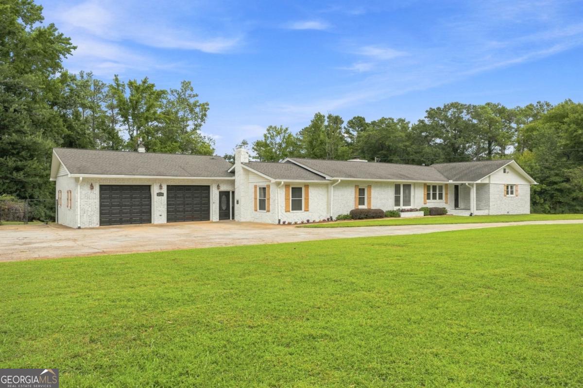 2716 S 16 Highway Property Photo 1