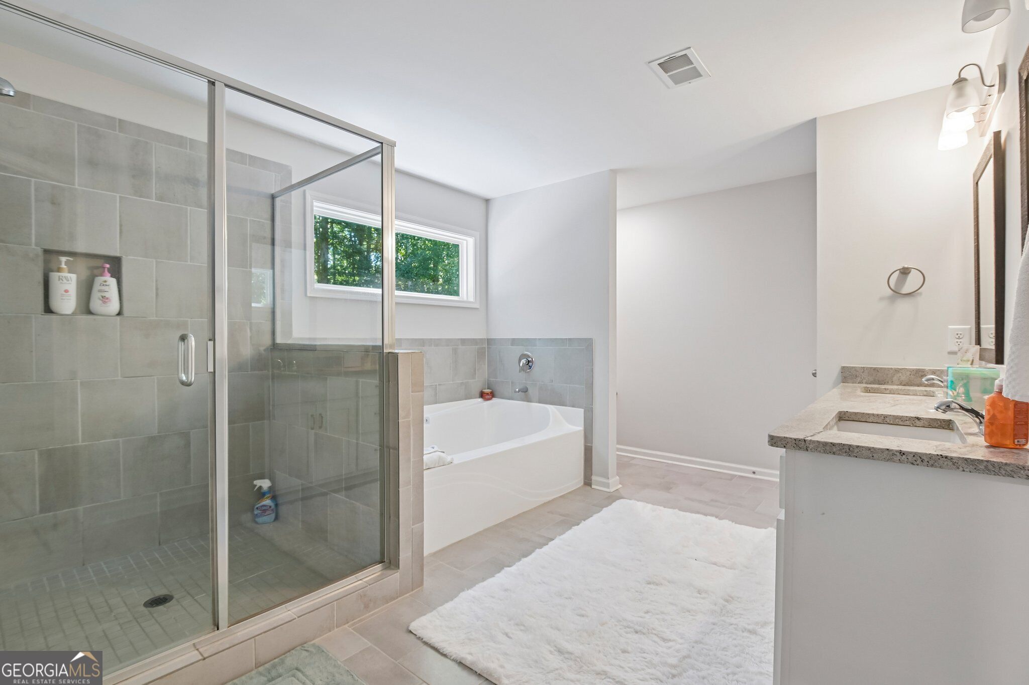 512 Clinton Drive Property Photo 18