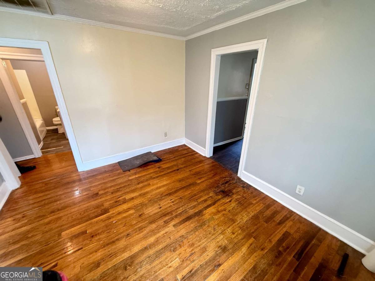 1562 Burton Avenue Property Photo 3