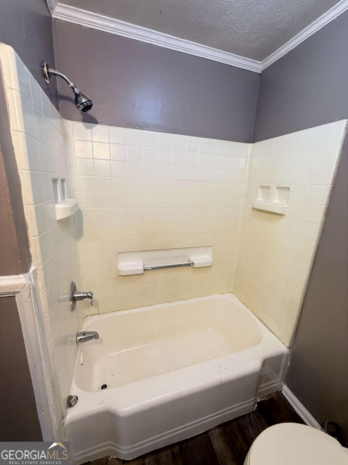 1562 Burton Avenue Property Photo 6