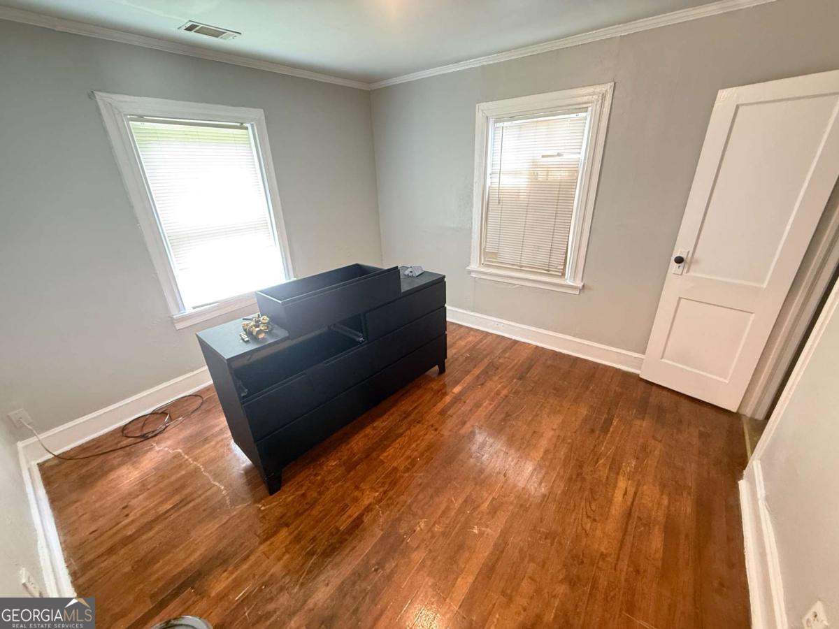 1562 Burton Avenue Property Photo 7