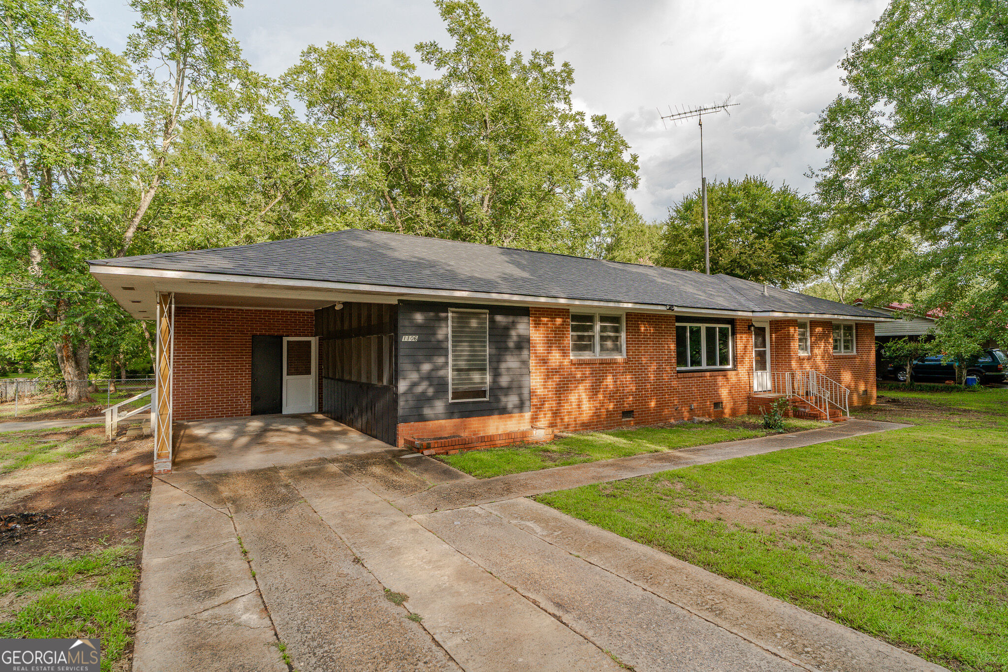 1106 Knoxville Street Property Photo 1