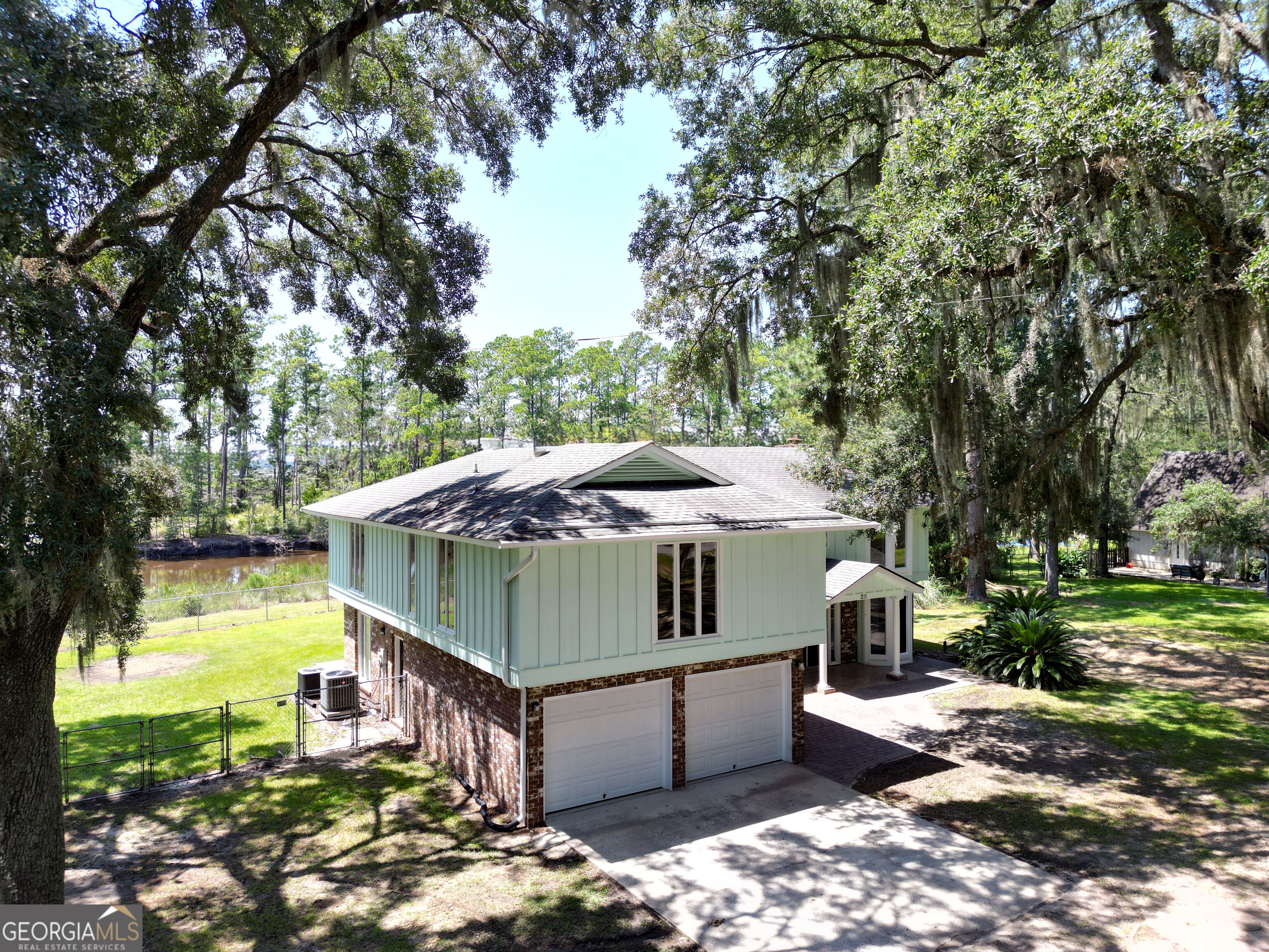 211 Tideland Drive Property Photo 4