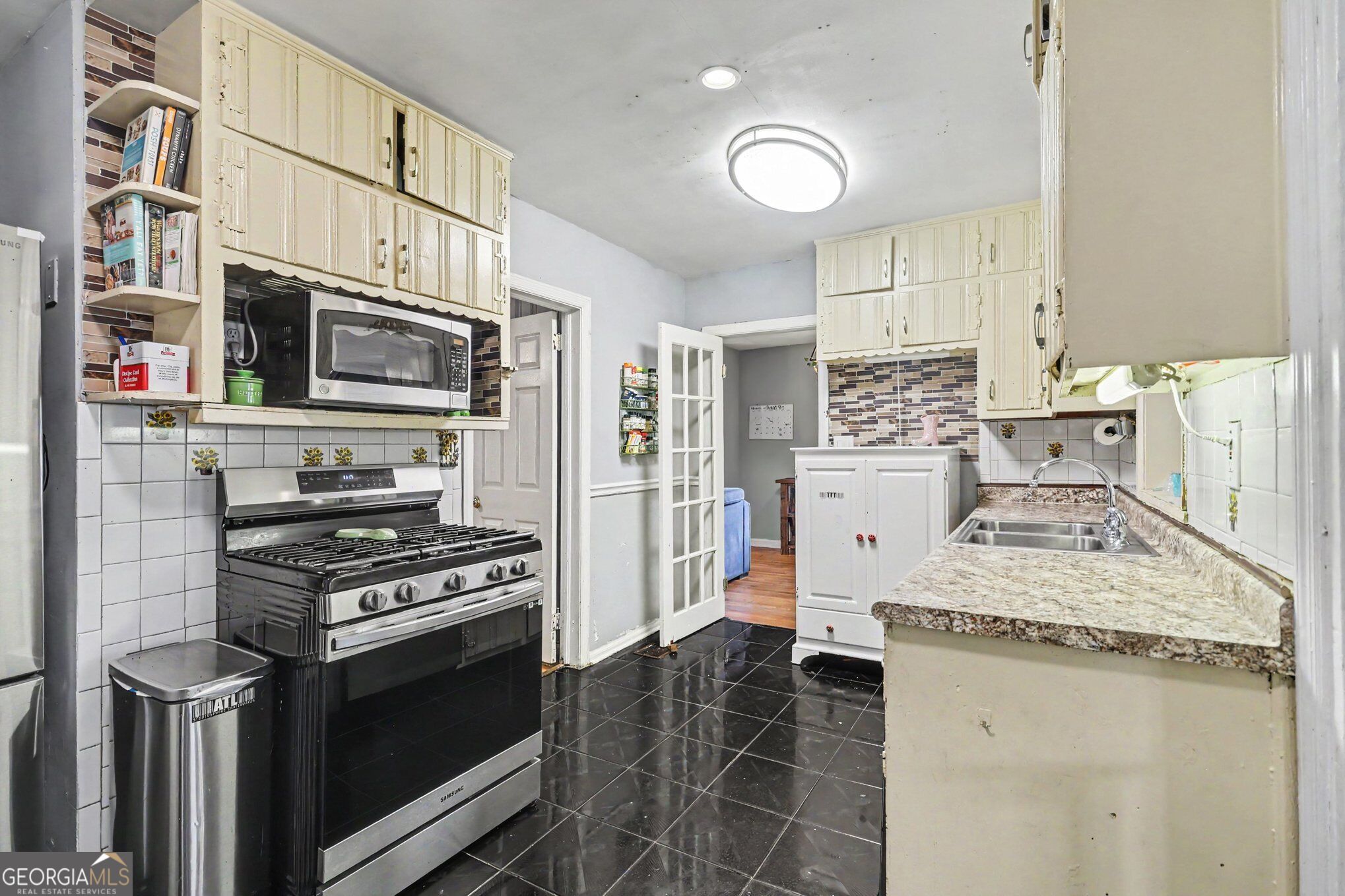 1638 Flintwood Drive Se Property Photo 3