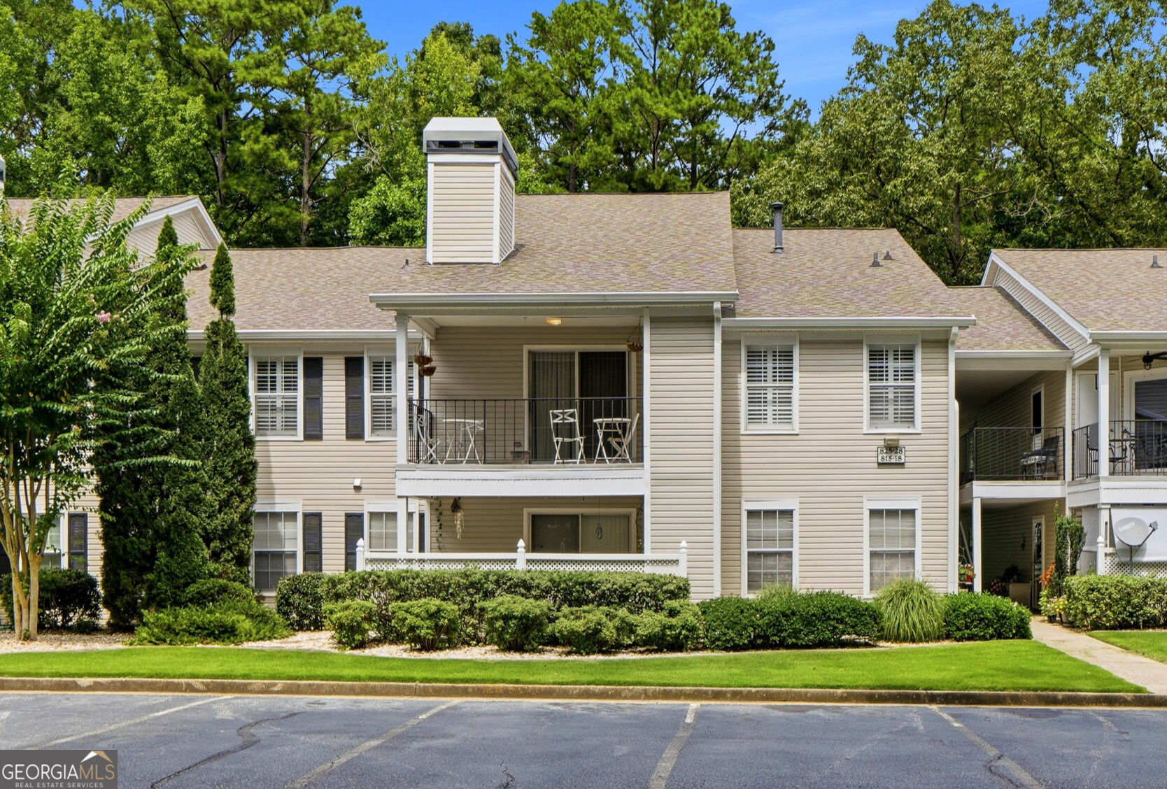 825 Ridgefield Drive Property Photo 1