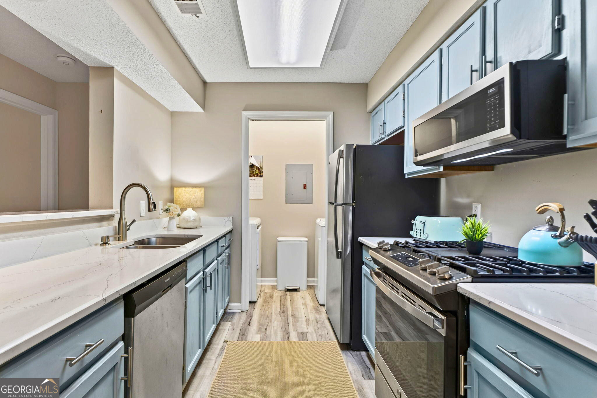 825 Ridgefield Drive Property Photo 4
