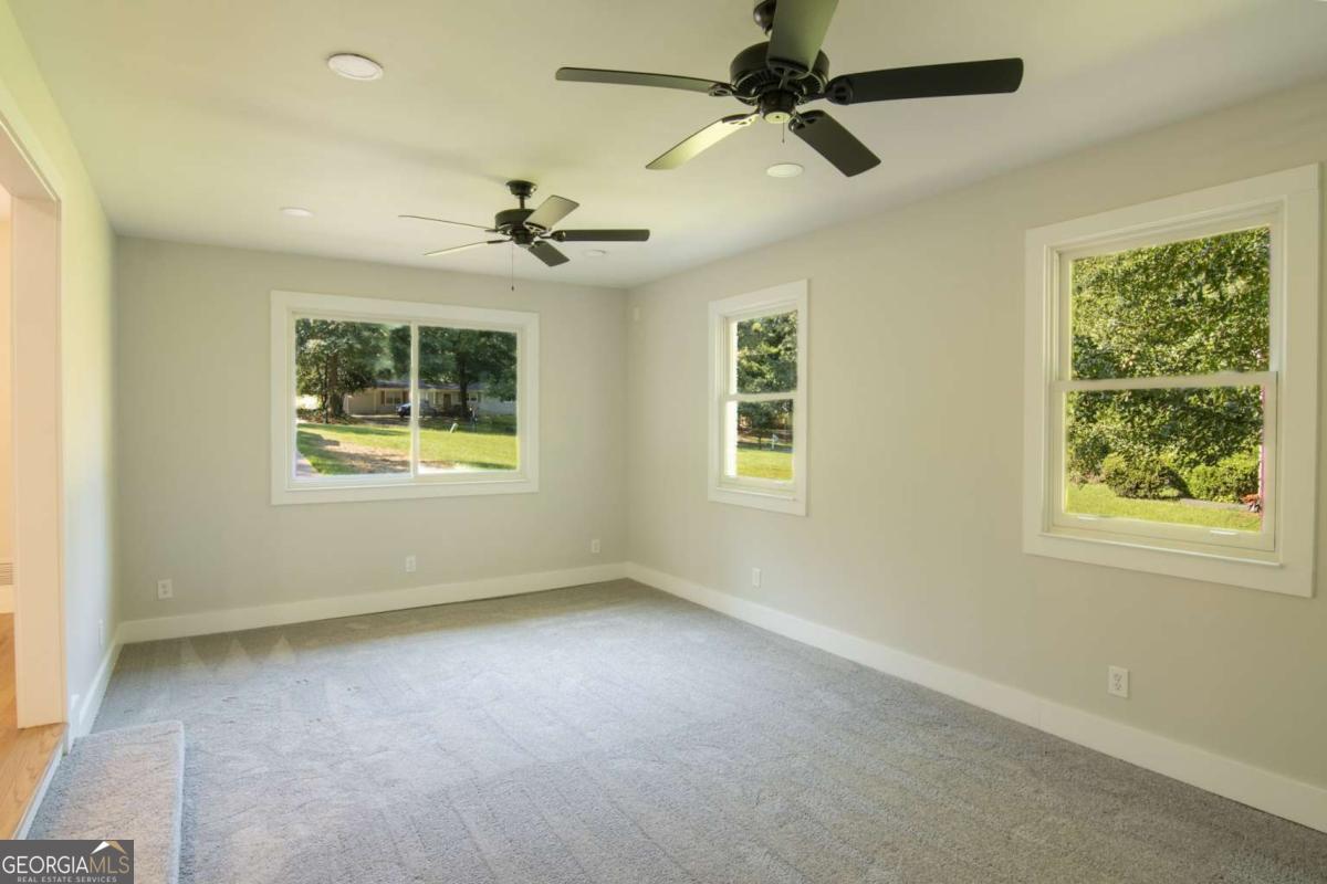 930 Honeysuckle Trail Property Photo 9