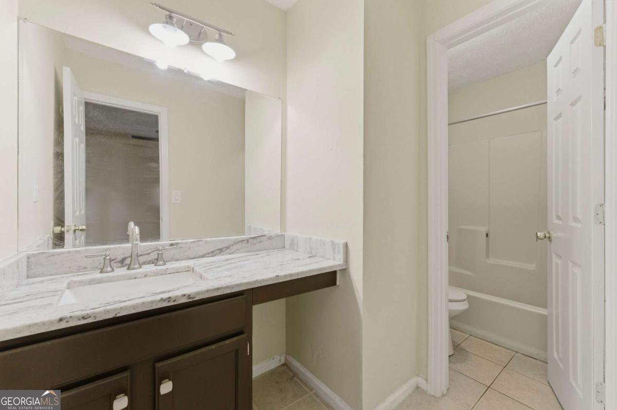 7237 Crestside Drive Property Photo 8