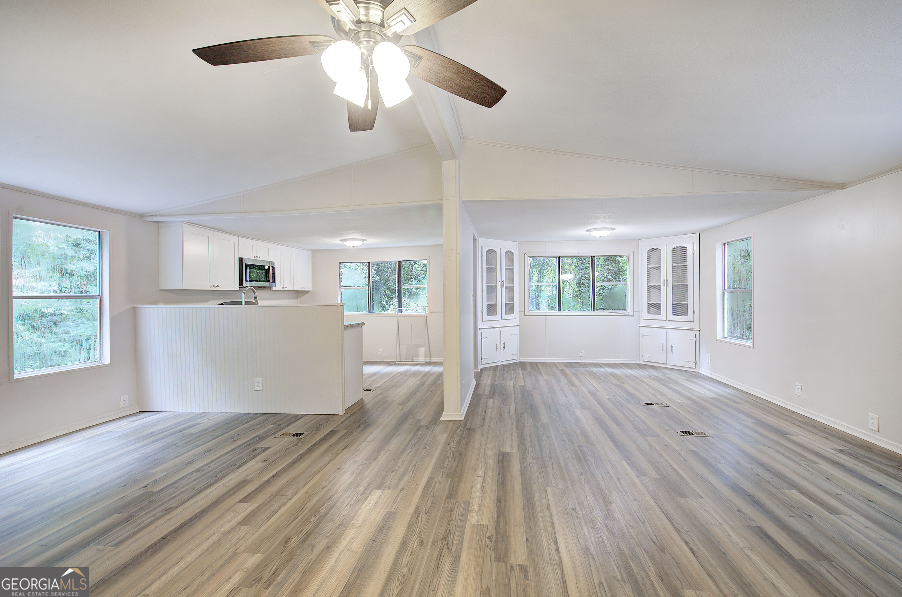 5160 E Holiday Court Se Property Photo 5
