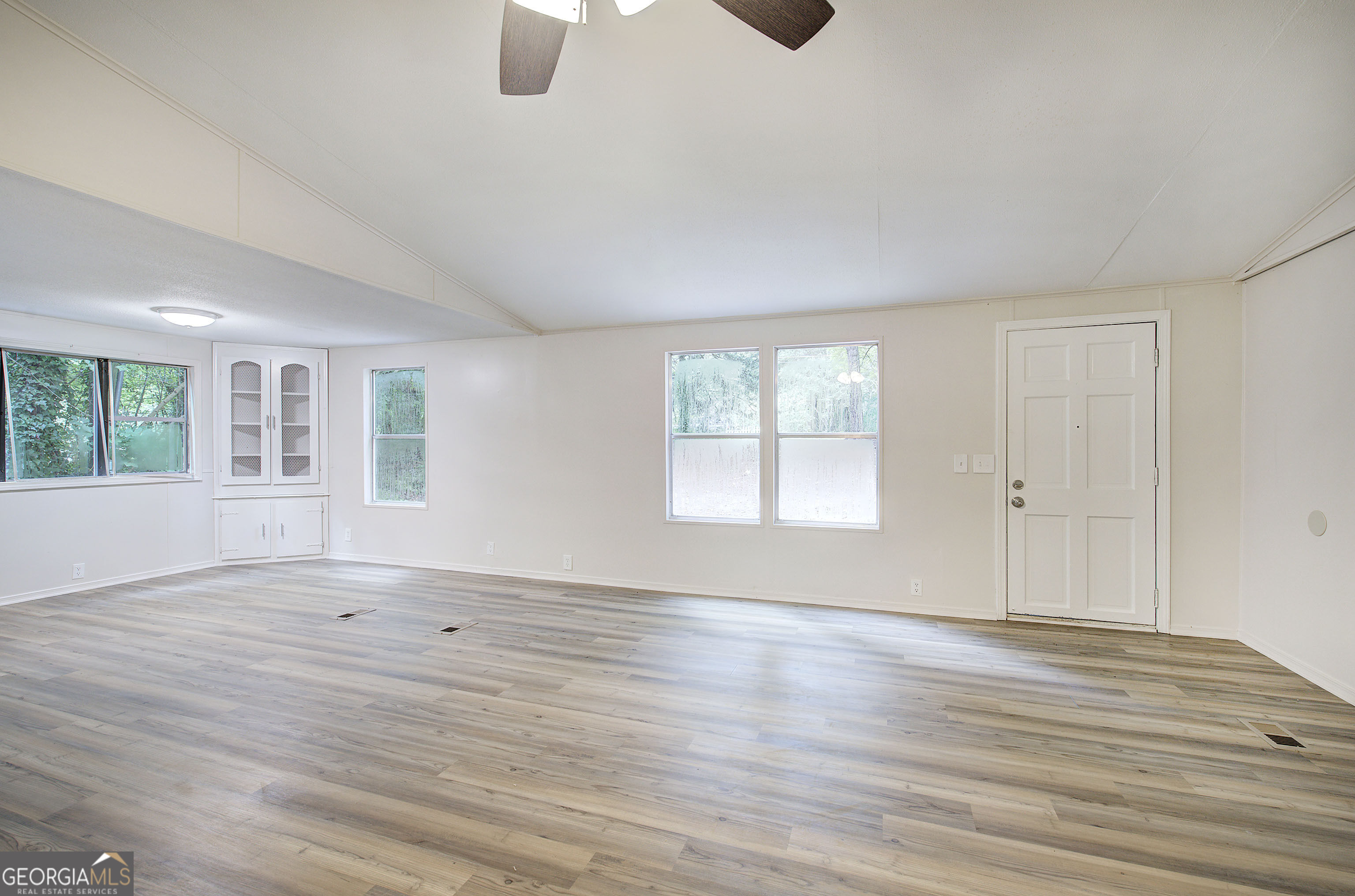 5160 E Holiday Court Se Property Photo 6