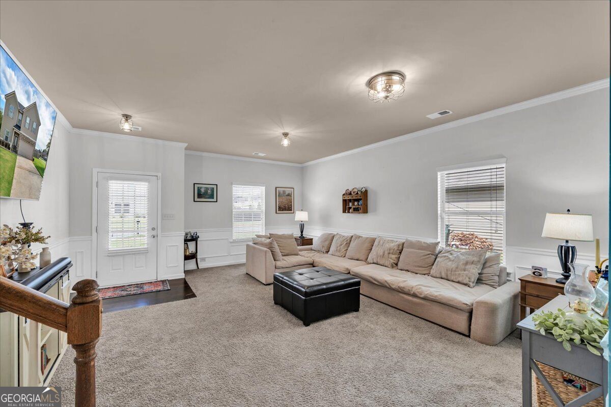 200 Amelia Drive Property Photo 5