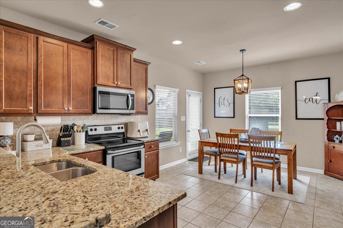 200 Amelia Drive Property Photo 12
