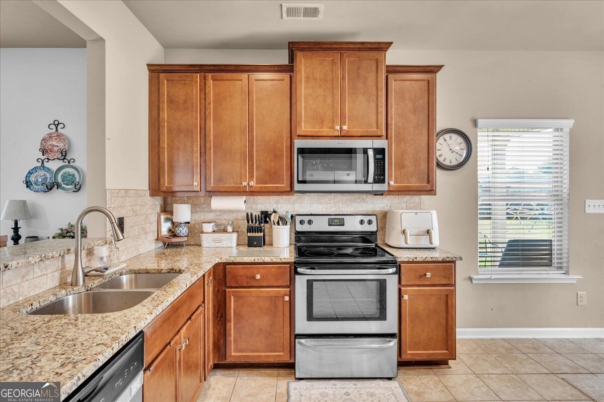 200 Amelia Drive Property Photo 16