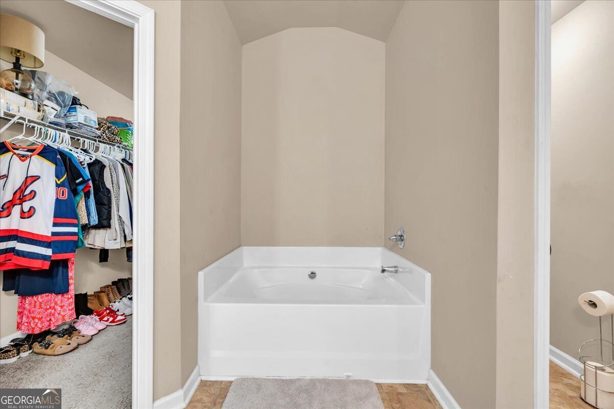 200 Amelia Drive Property Photo 28