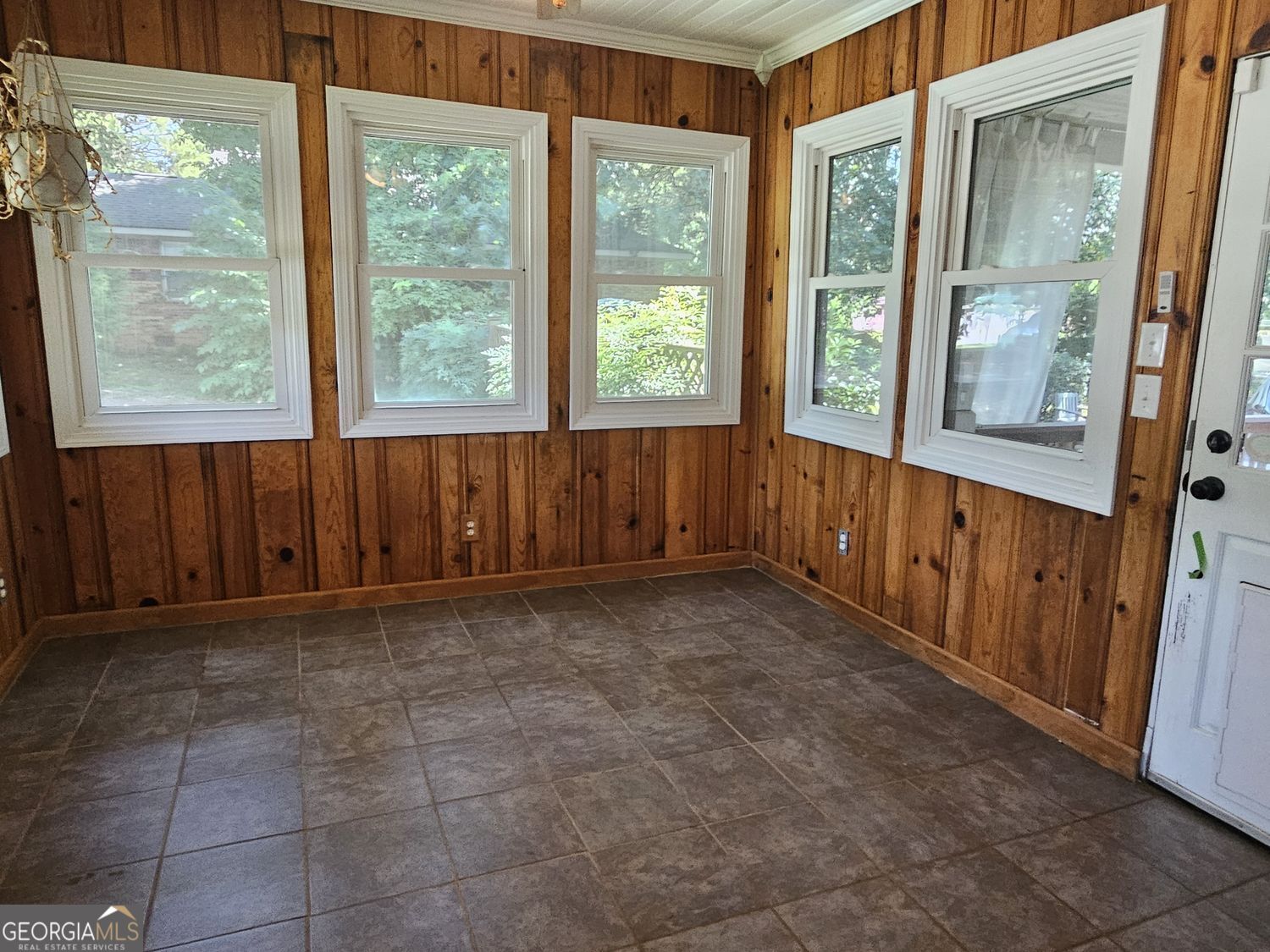3293 Covington Highway Property Photo 8