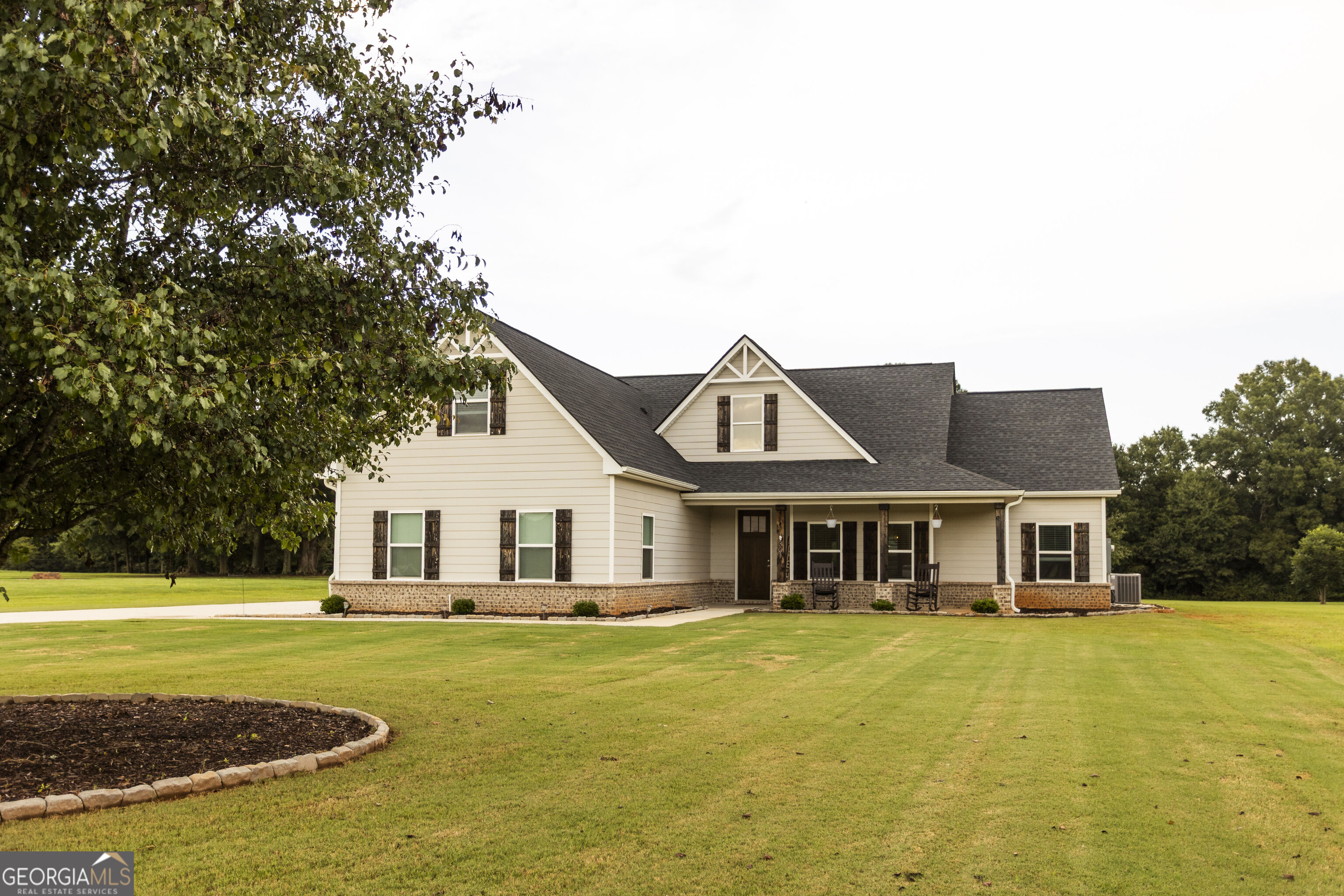 301 Savannah Drive Property Photo 1