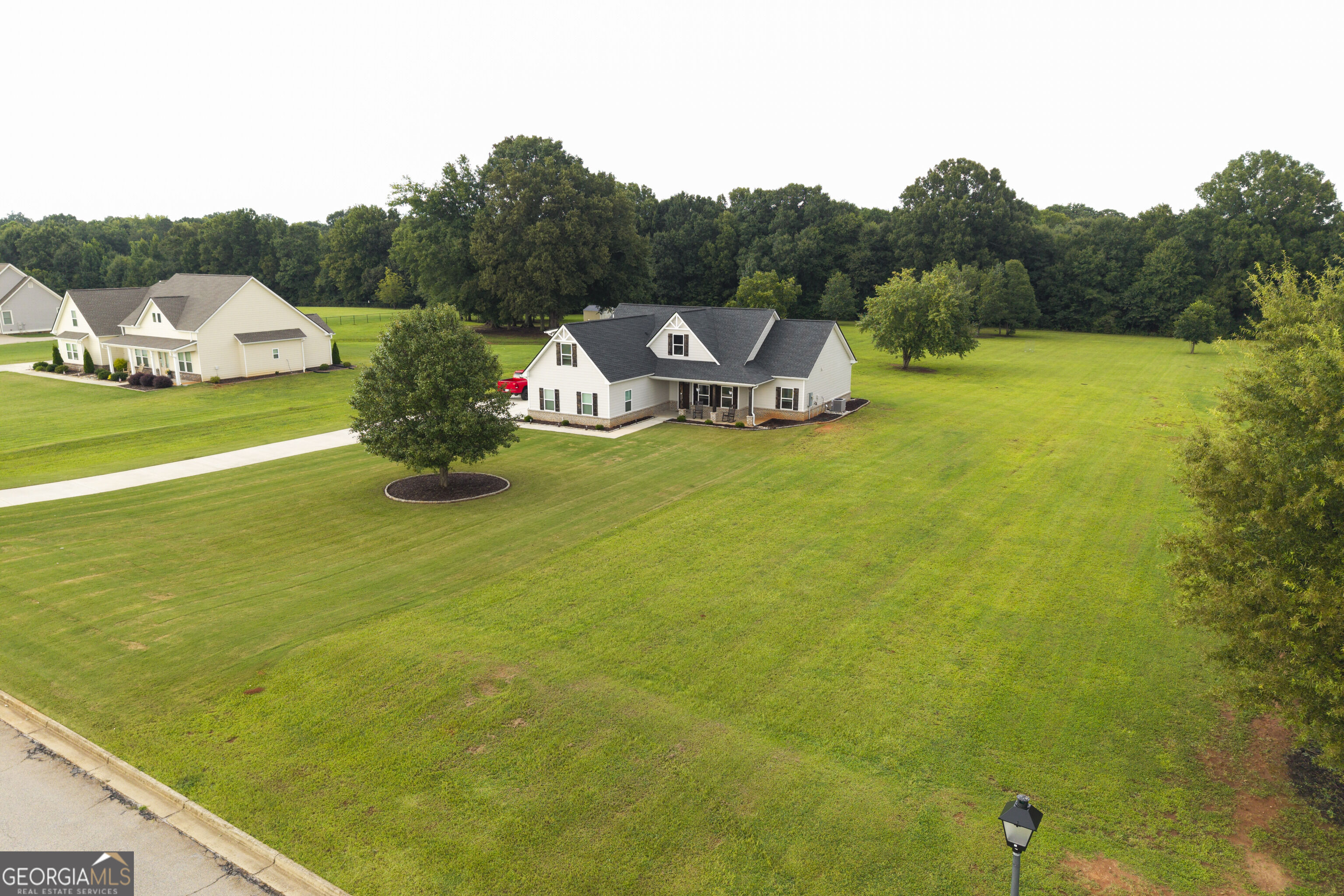301 Savannah Drive Property Photo 3