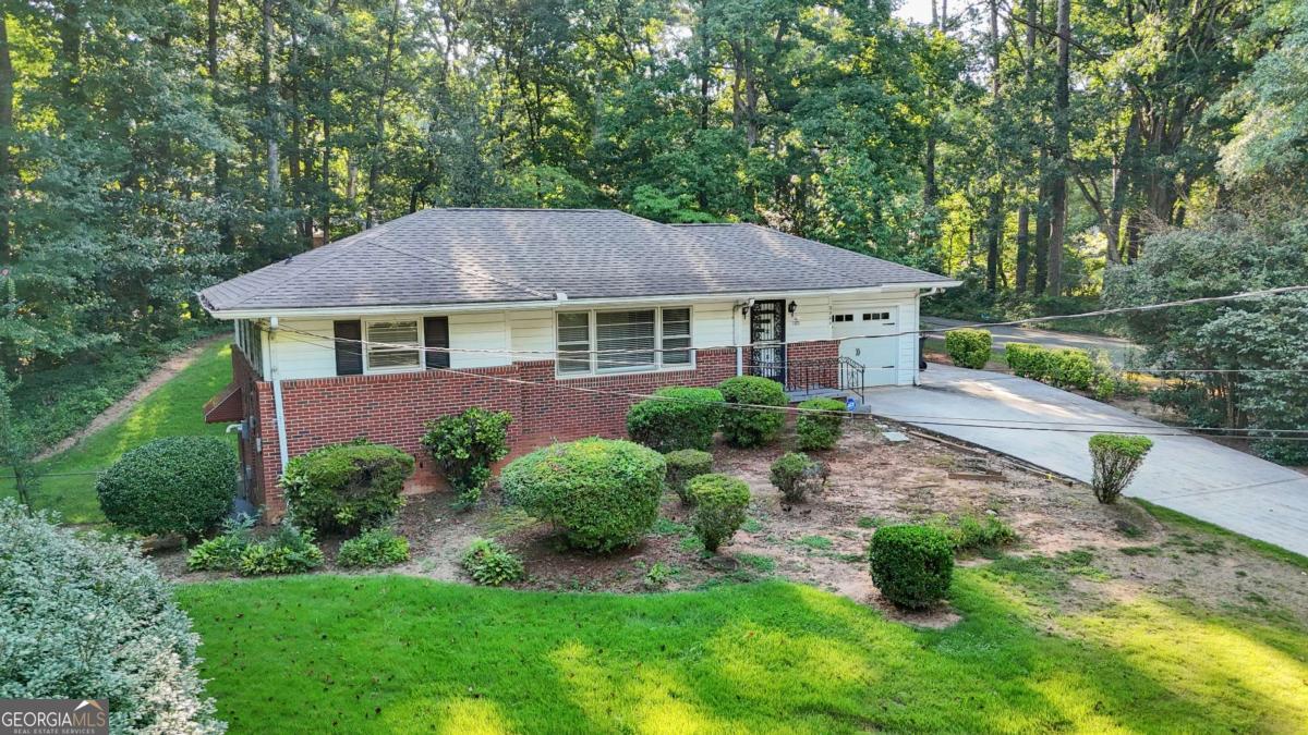 2560 Wood Valley Drive Property Photo 3
