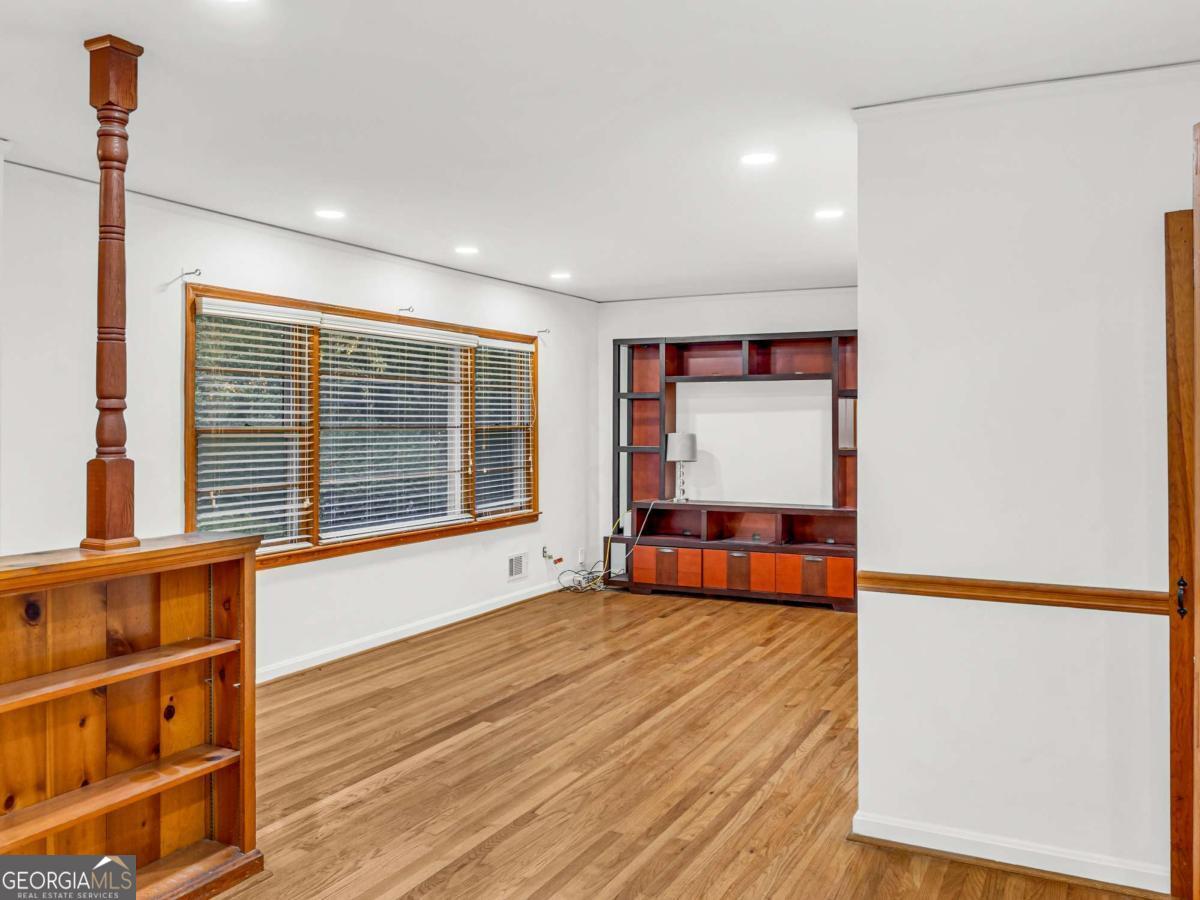 2560 Wood Valley Drive Property Photo 7