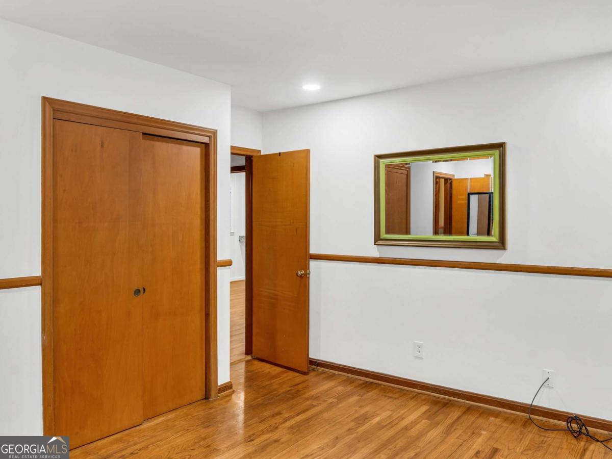 2560 Wood Valley Drive Property Photo 8