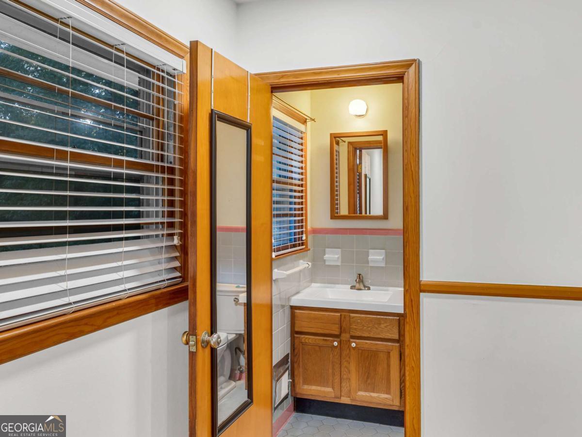 2560 Wood Valley Drive Property Photo 10