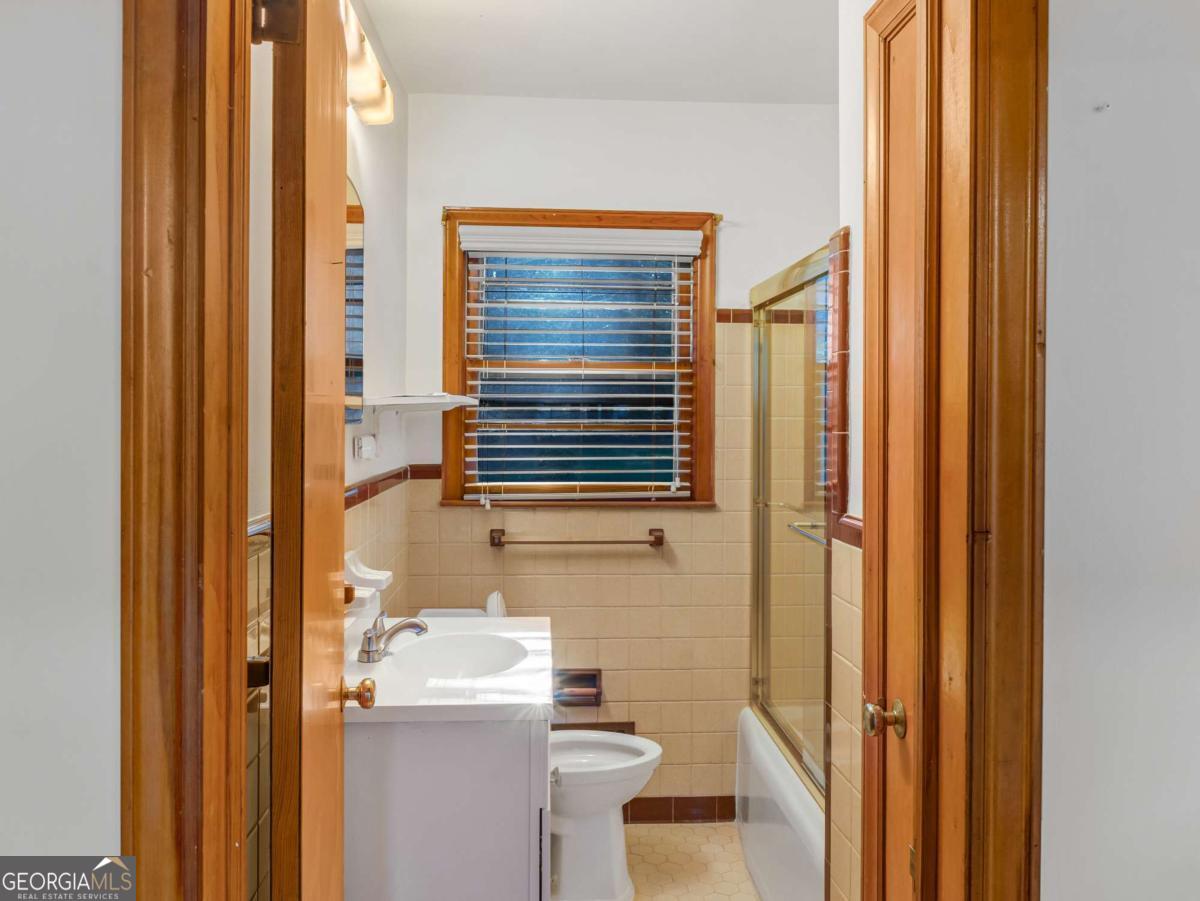 2560 Wood Valley Drive Property Photo 12