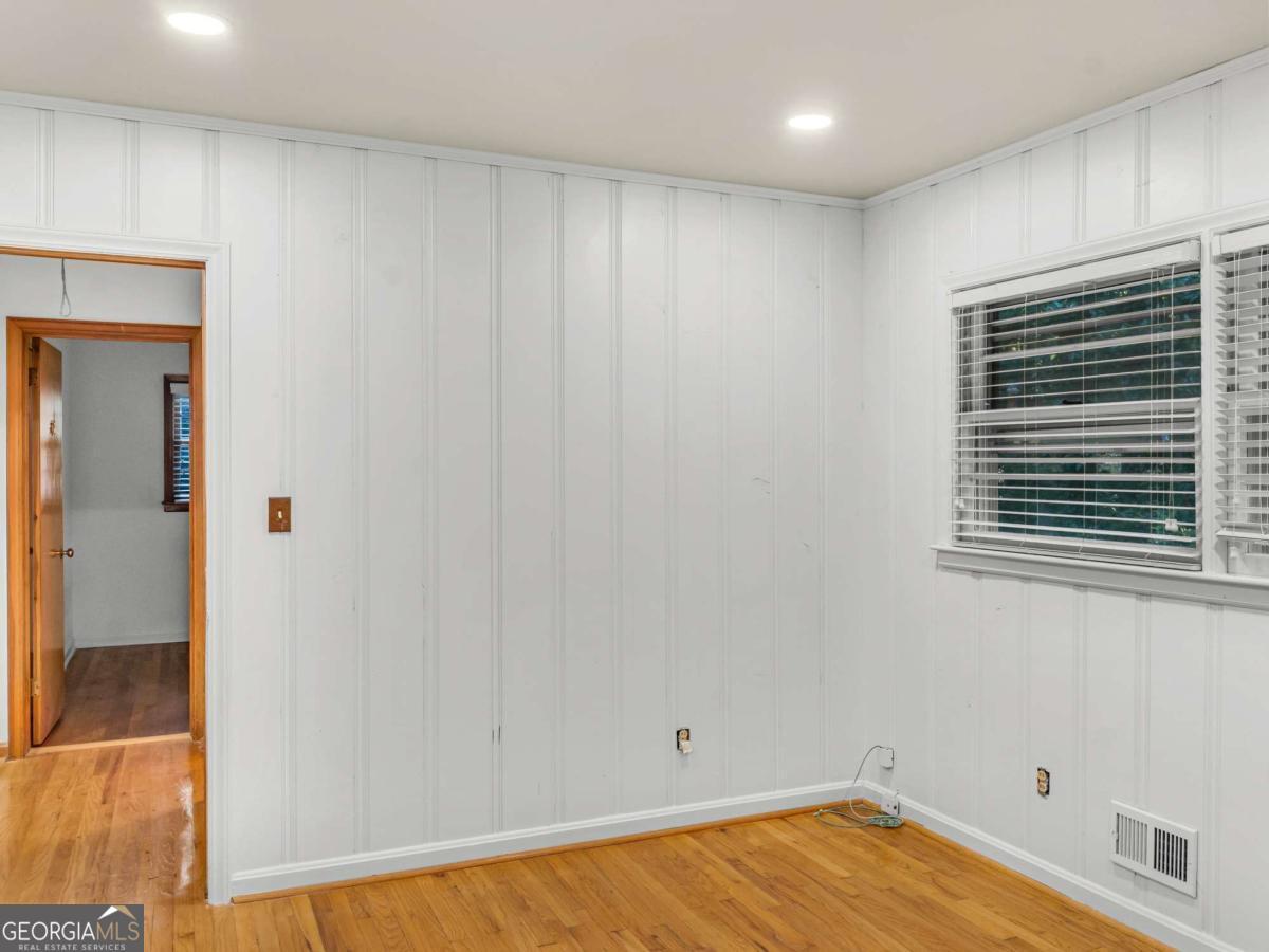 2560 Wood Valley Drive Property Photo 16