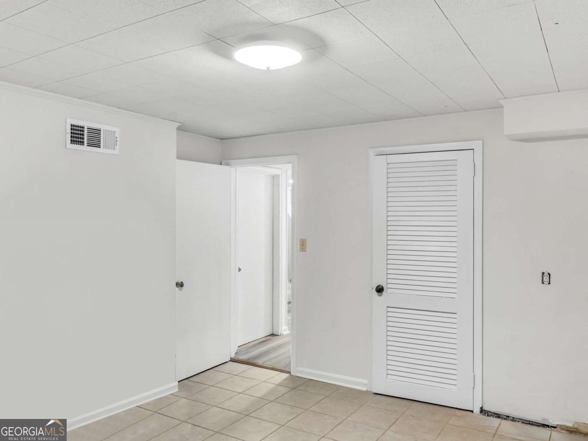 2560 Wood Valley Drive Property Photo 23