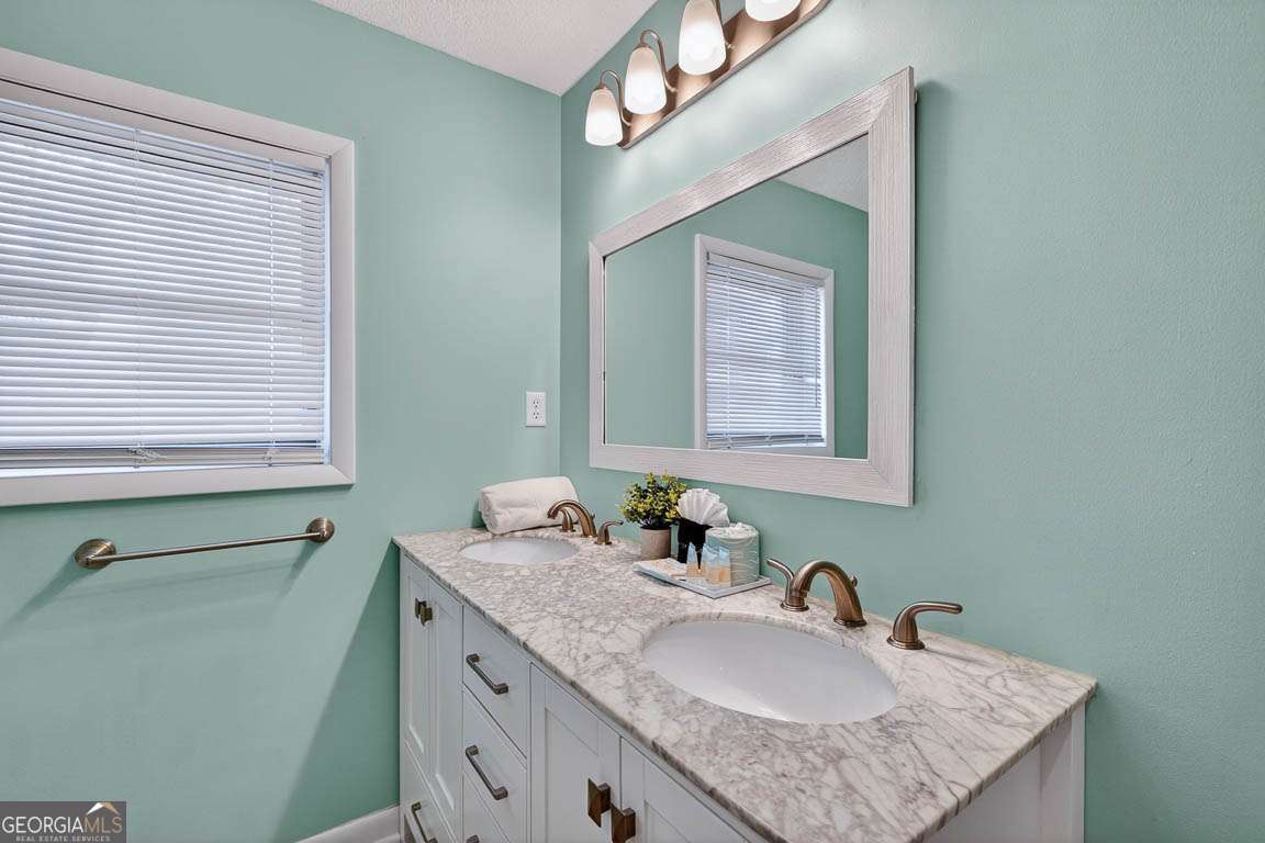 12 Tyler Lane Property Photo 33