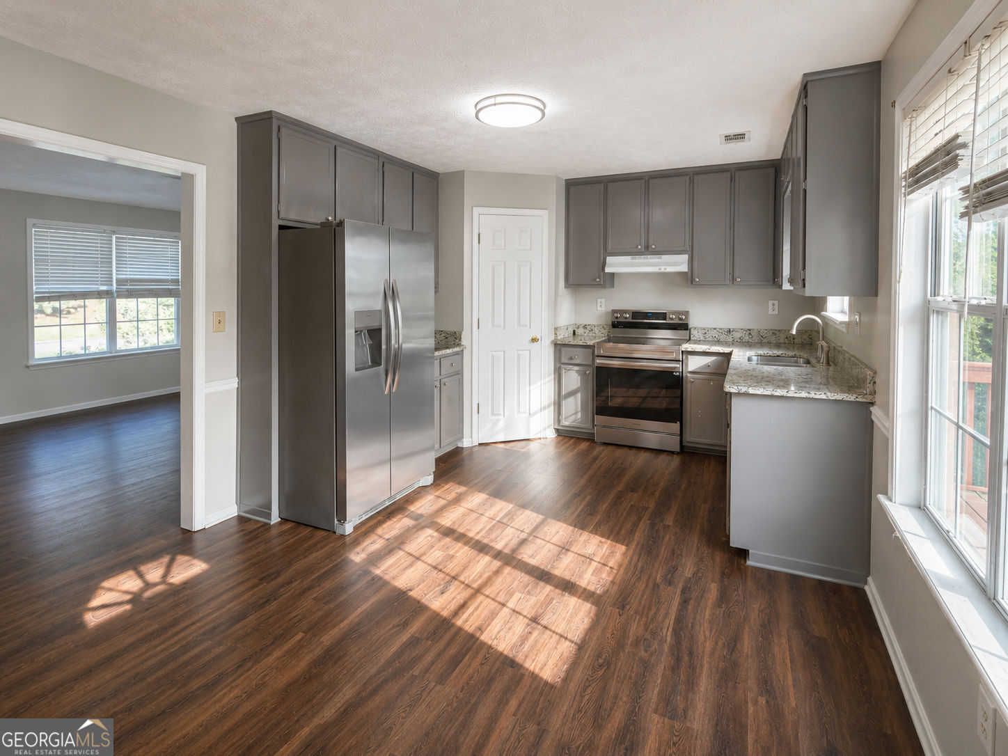 2657 Amberly Glen Drive Property Photo 3