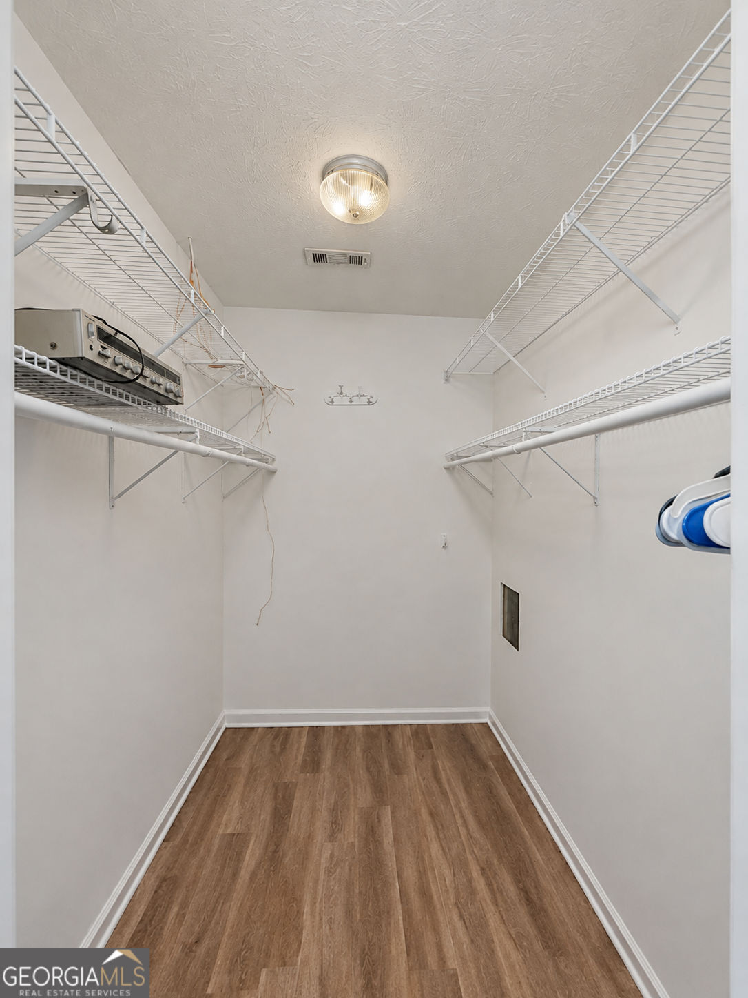 2657 Amberly Glen Drive Property Photo 8