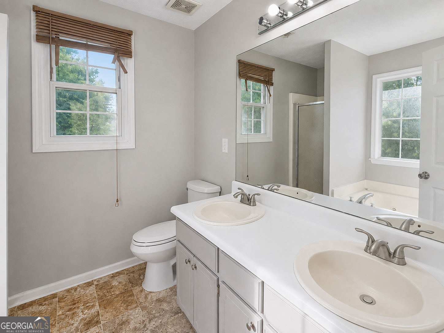 2657 Amberly Glen Drive Property Photo 9