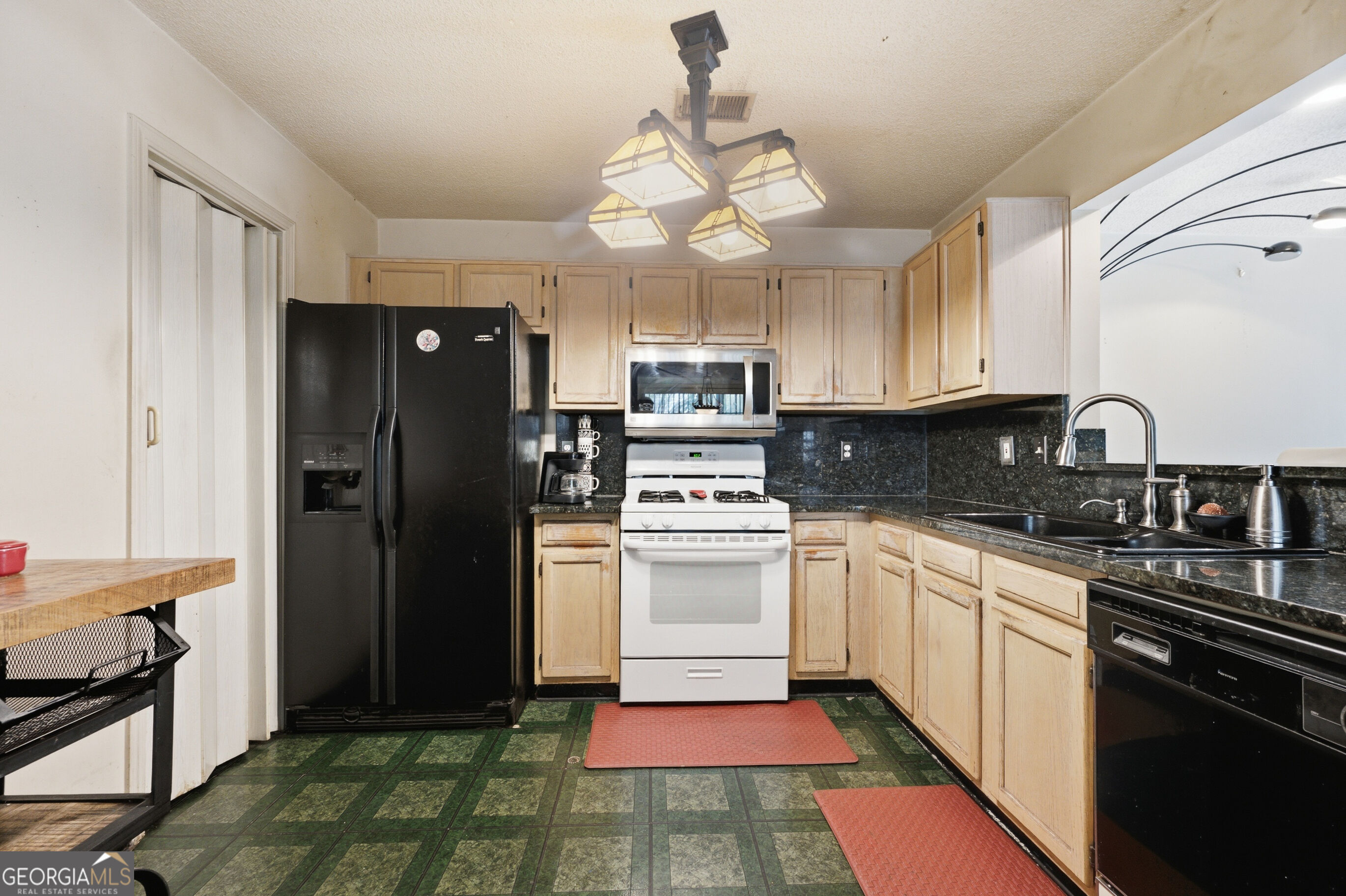 3641 Diamond Circle Property Photo 7