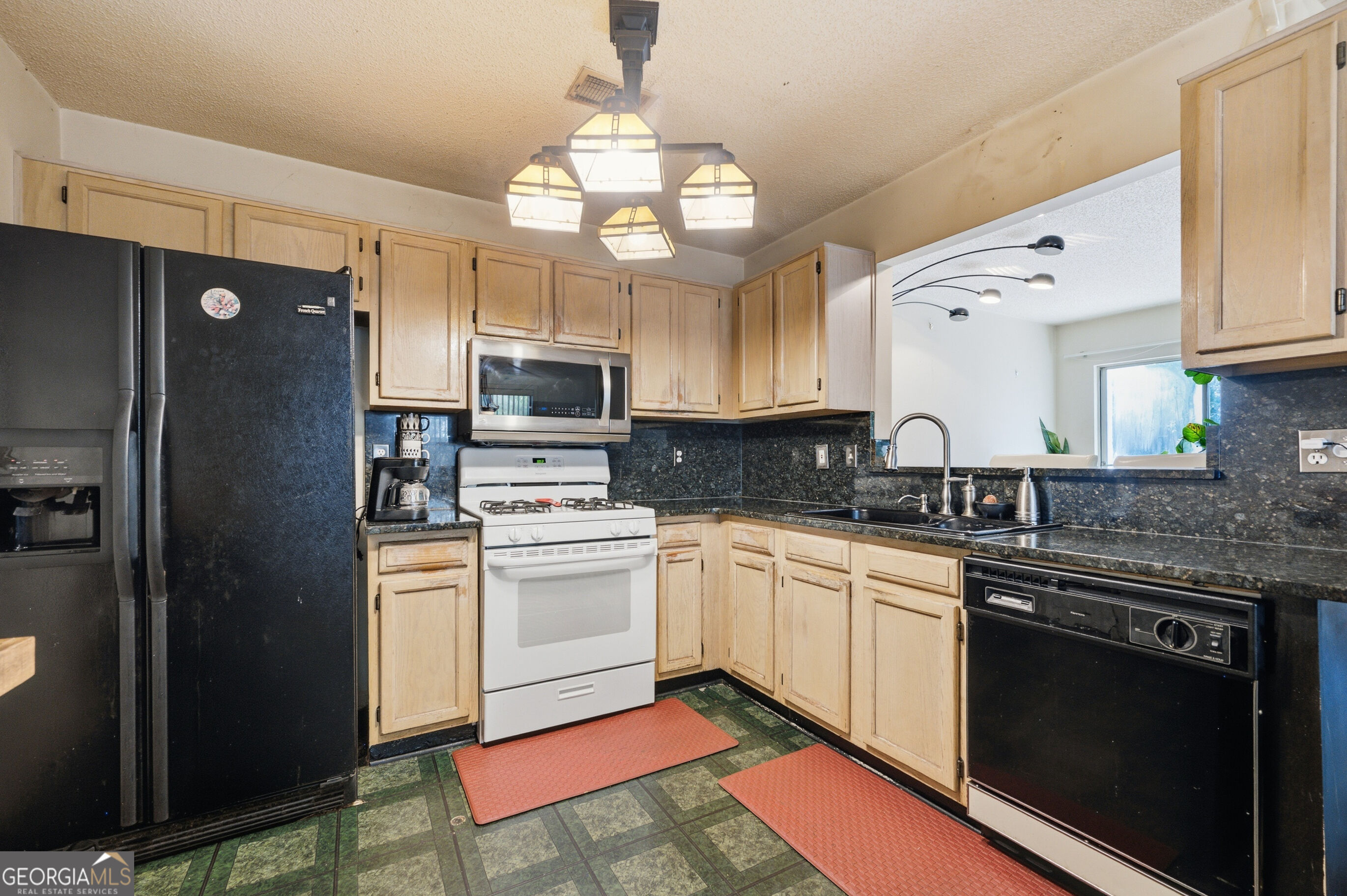 3641 Diamond Circle Property Photo 8