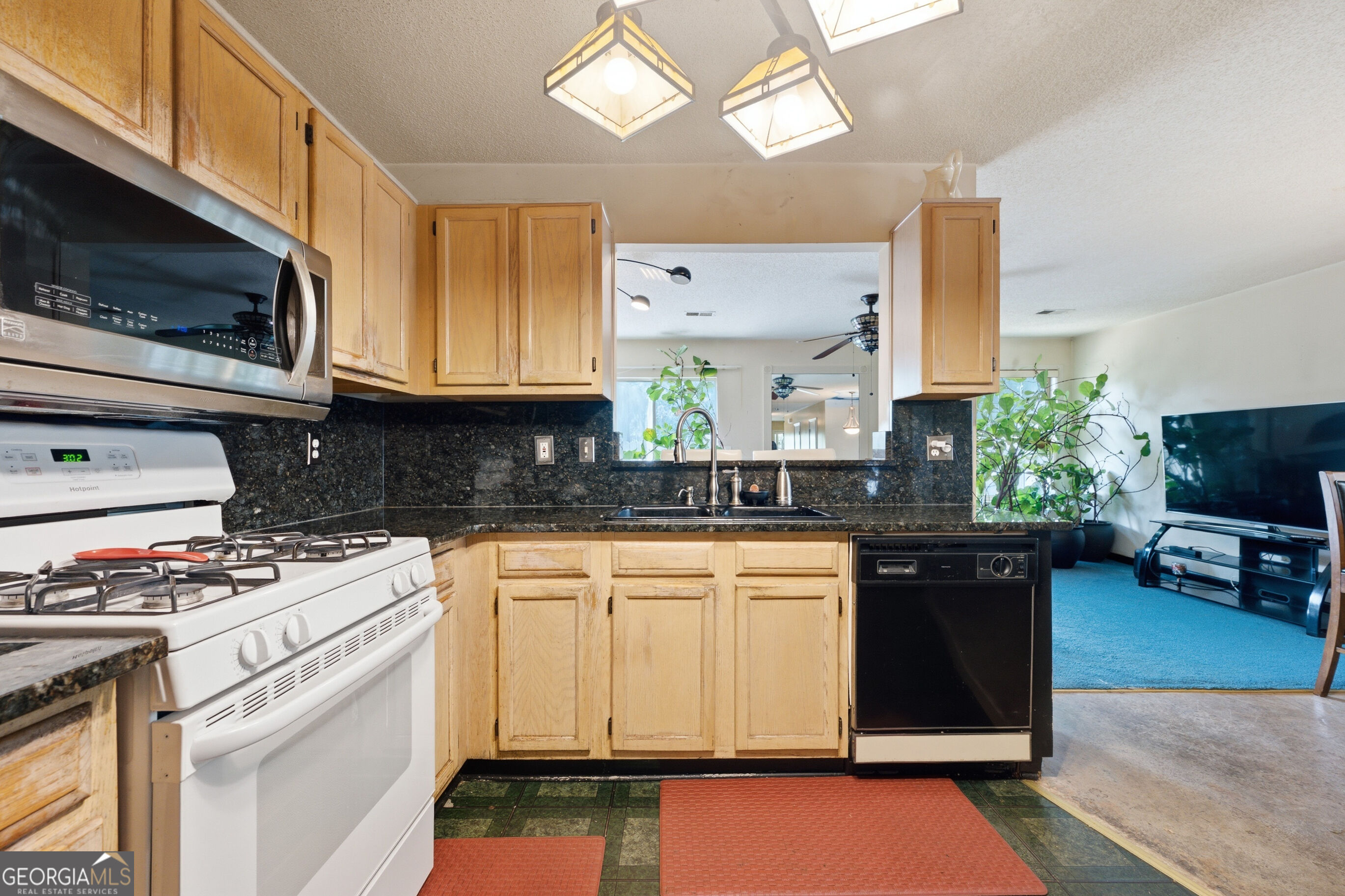3641 Diamond Circle Property Photo 9